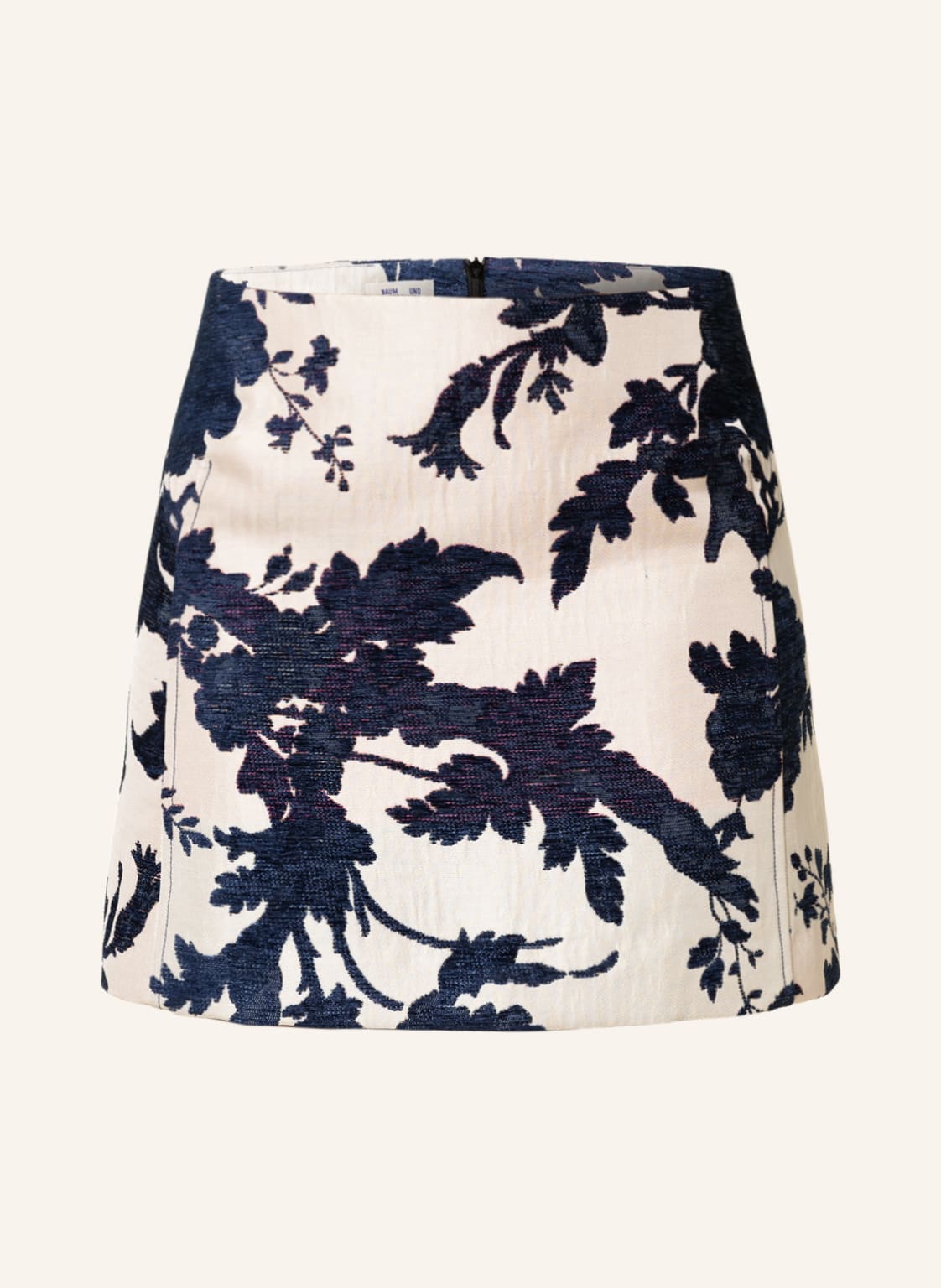 Image of Baum Und Pferdgarten Rock Sagira weiss