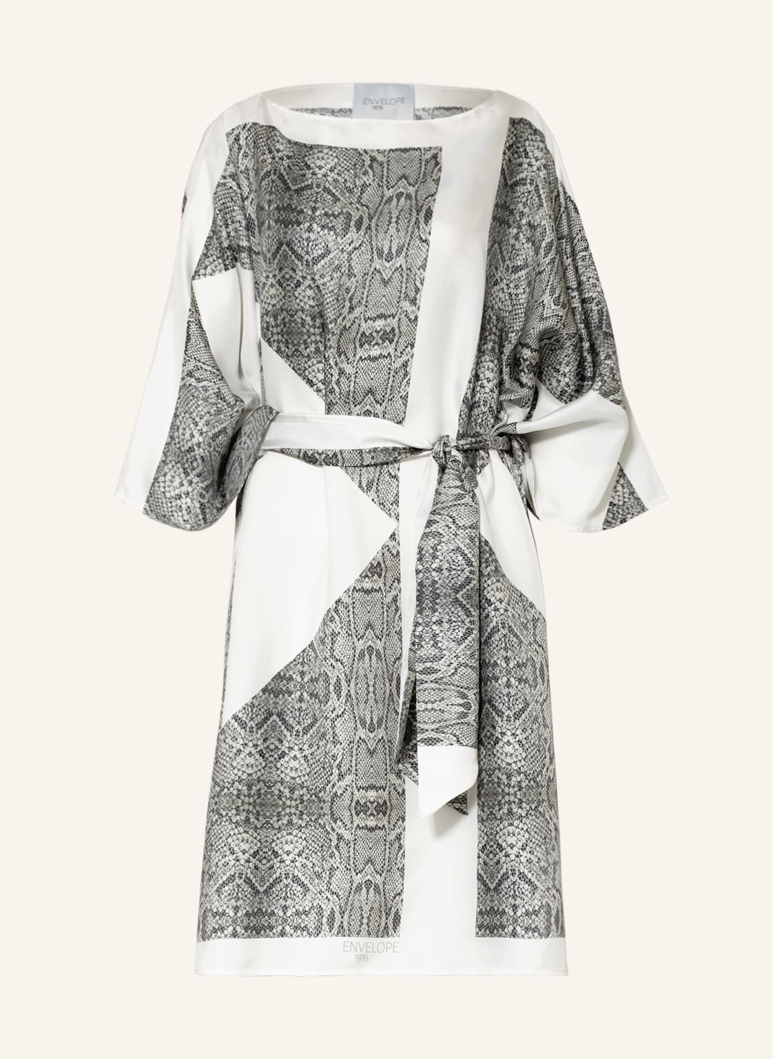 Image of Envelope 1976 Seidenkaftan Ace weiss