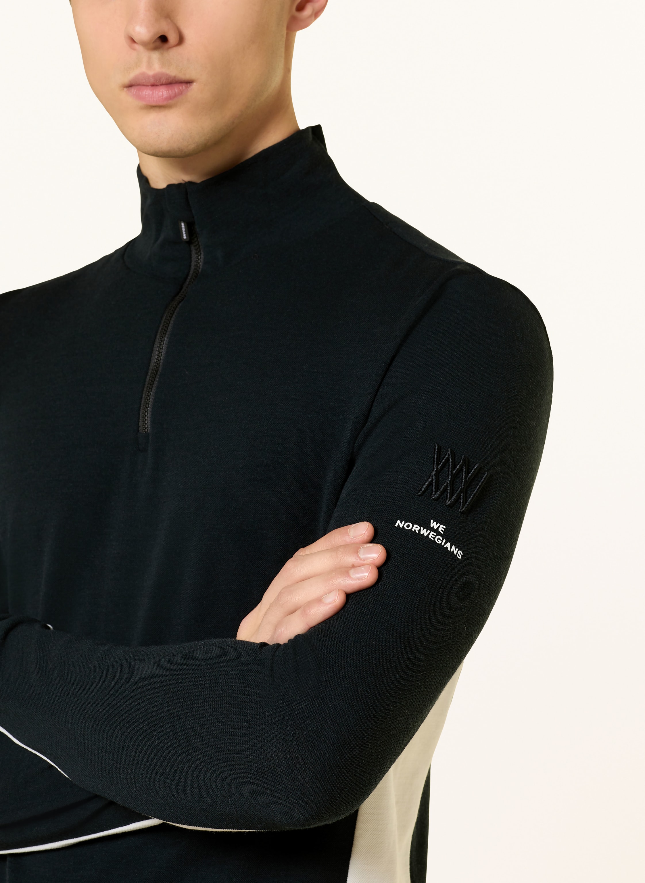 Thumbnail - We Norwegians Piqué-Midlayer Voss Aus Merinowolle schwarz