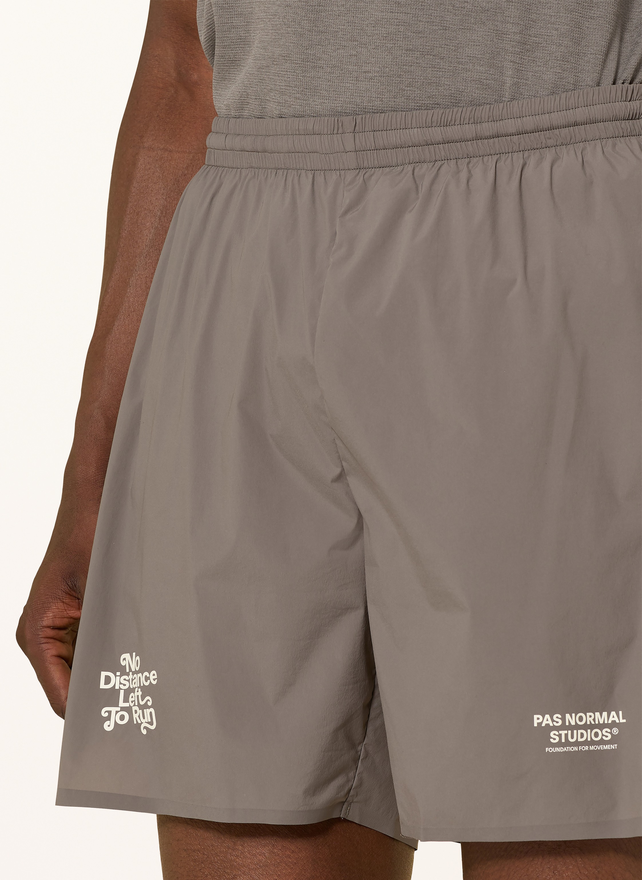 Thumbnail - Pas Normal Studios 2-In-1-Laufshorts Balance grau