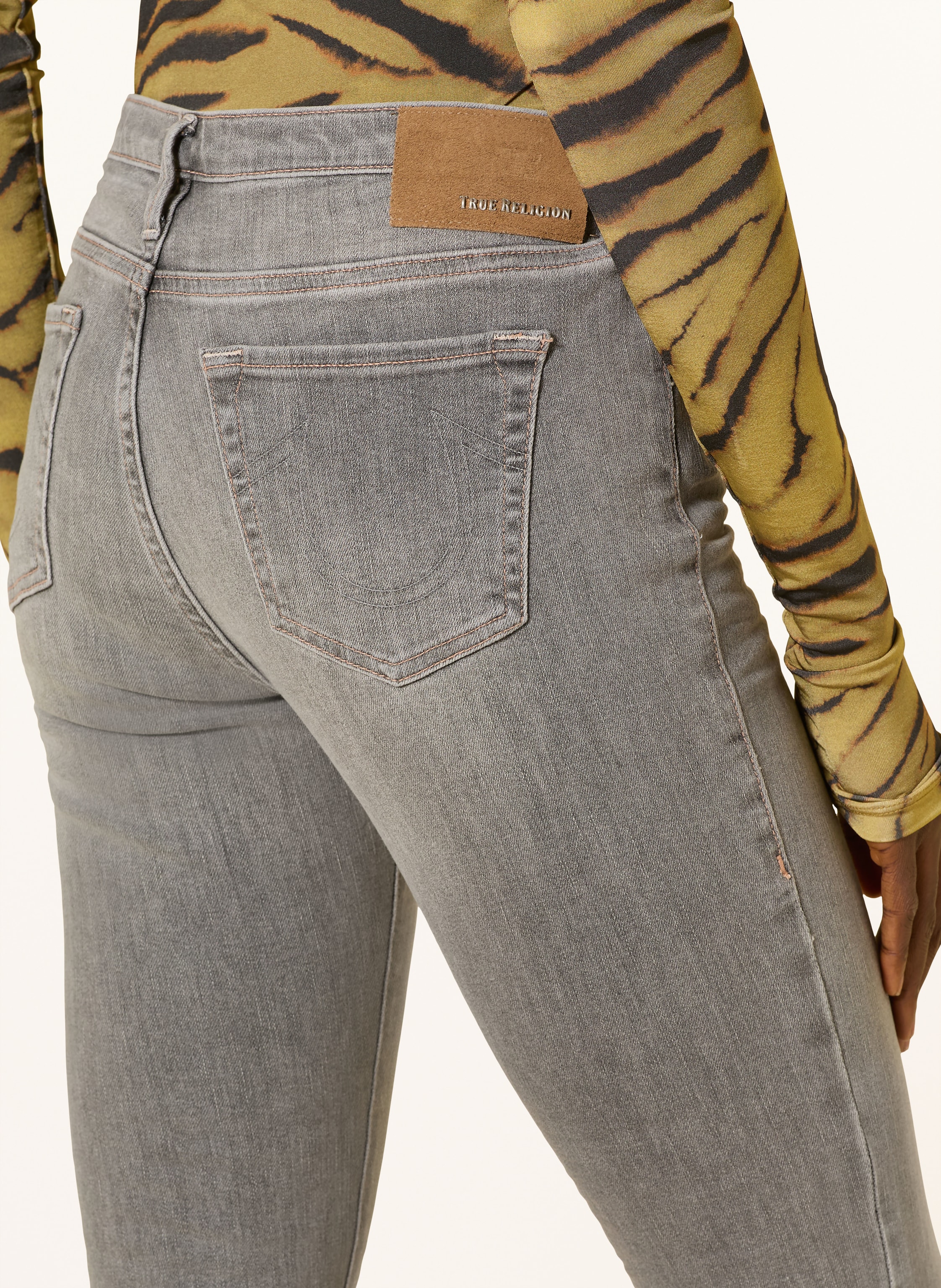 Thumbnail - True Religion Flared Jeans Halle Kick Flare grau