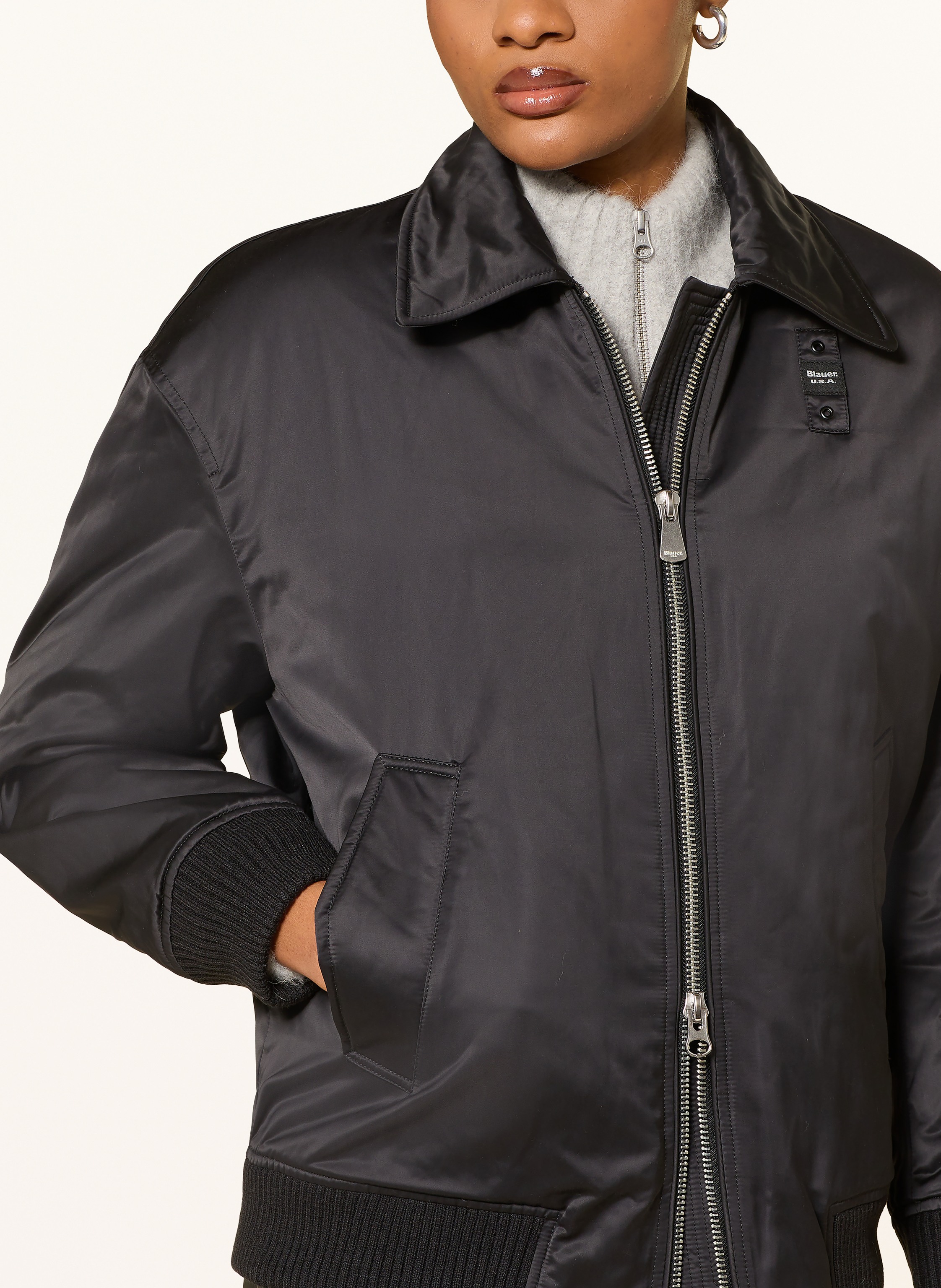 Thumbnail - Blauer Satinblouson Savin schwarz