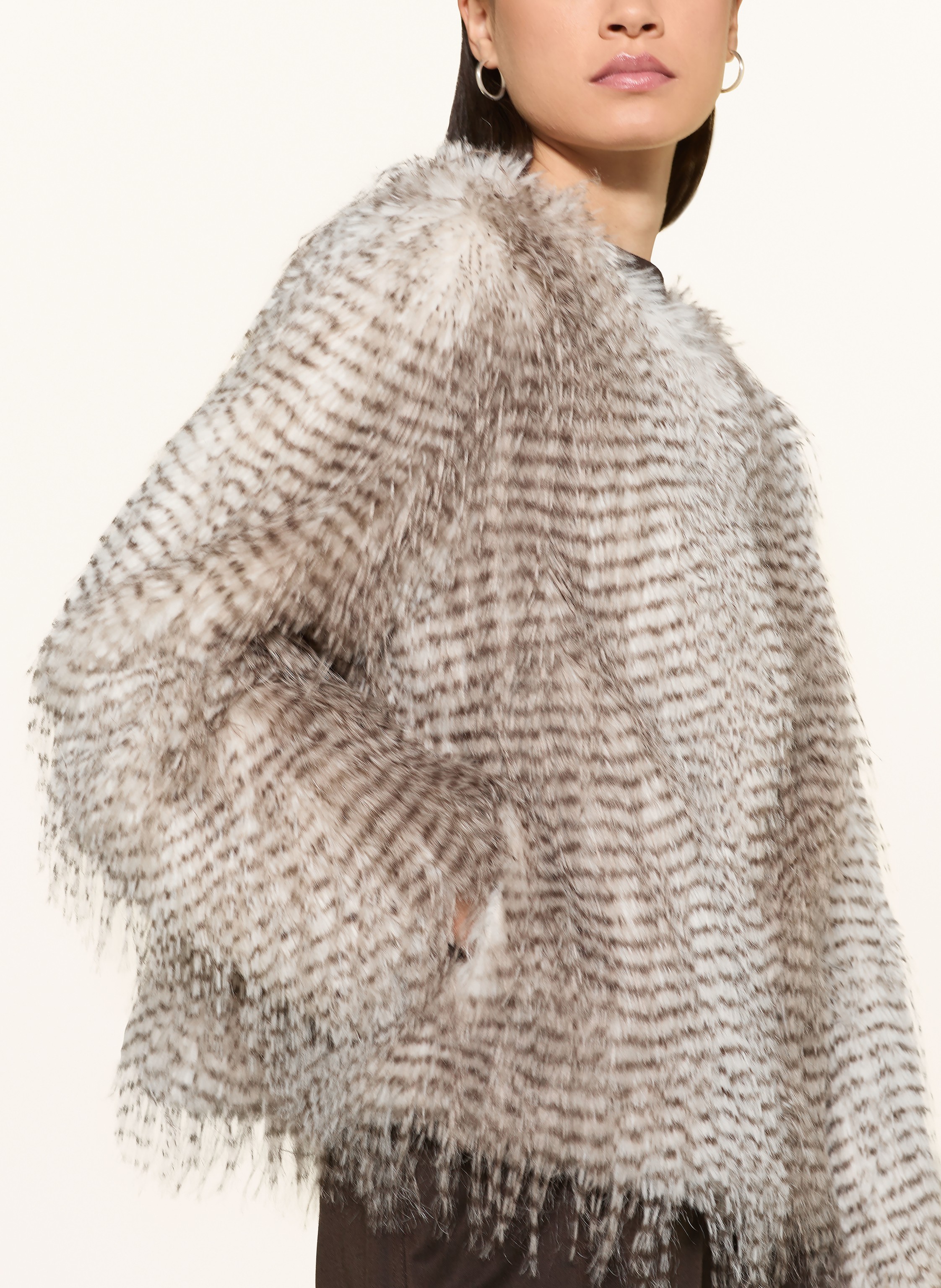 Thumbnail - Sofie Schnoor Kunstfell-Jacke Fullasw grau