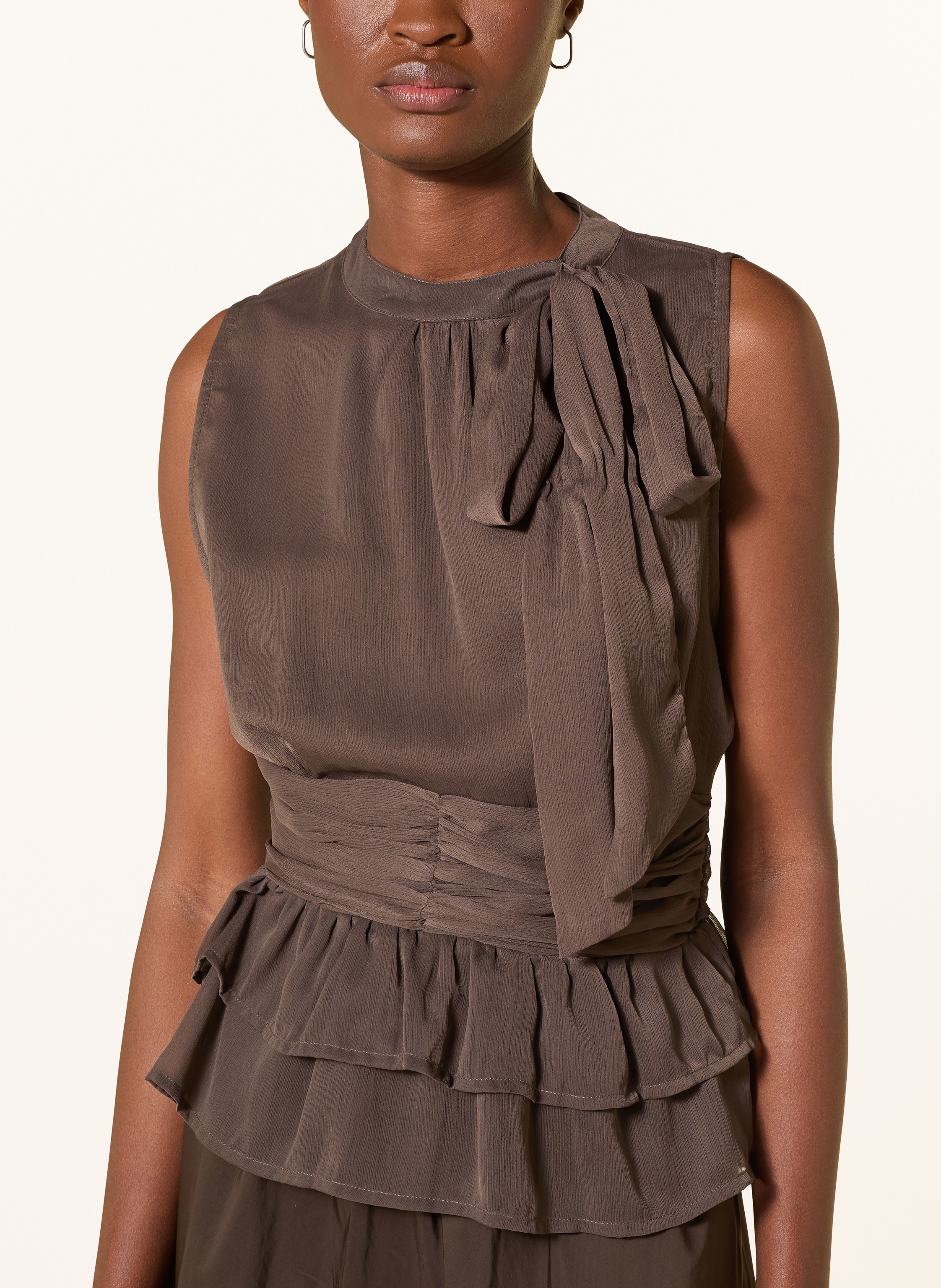 Thumbnail - Neo Noir Blusentop Ansol Mit Schluppe Und Rüschen braun