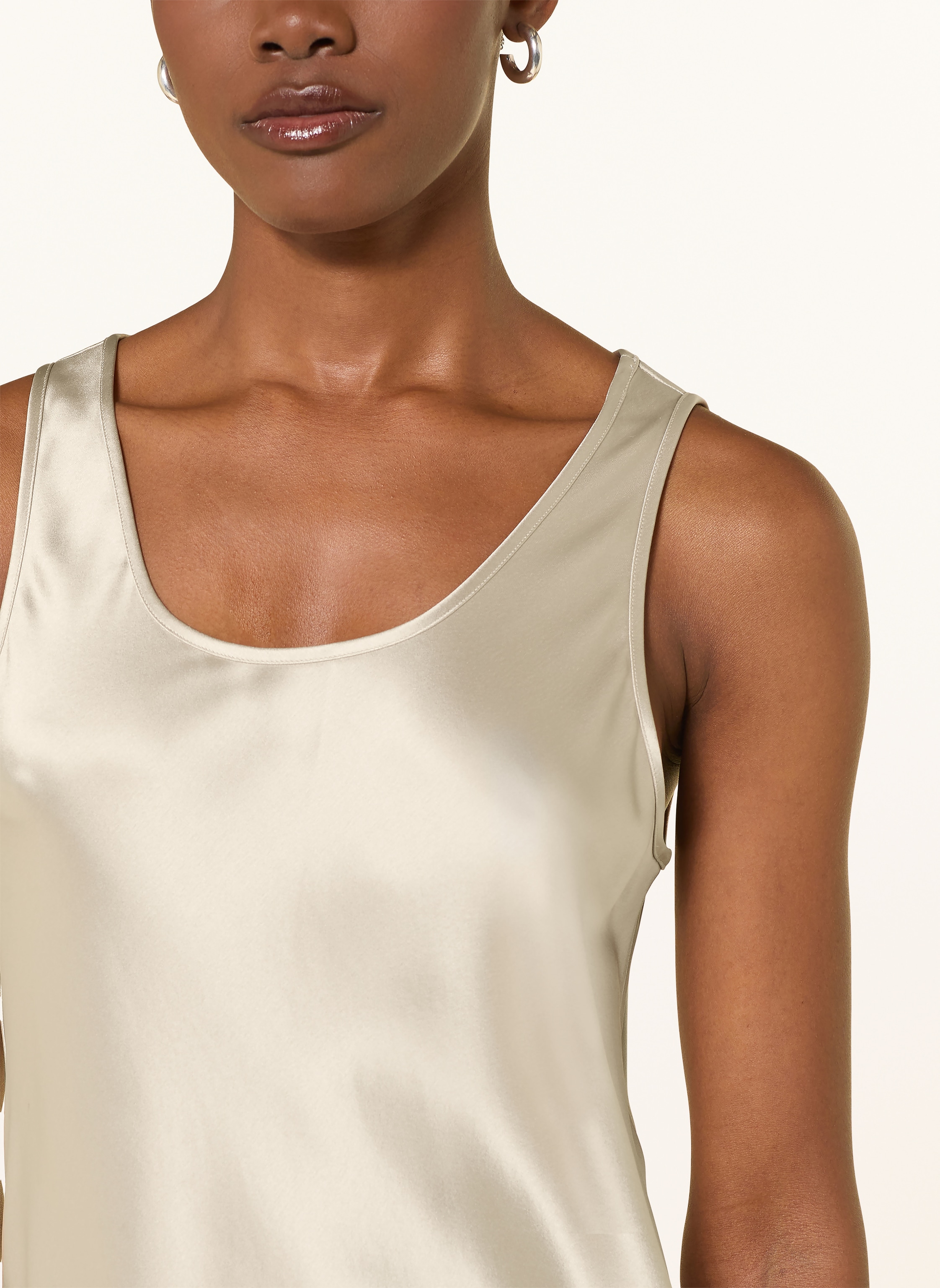 Thumbnail - Herzens Satinkleid beige