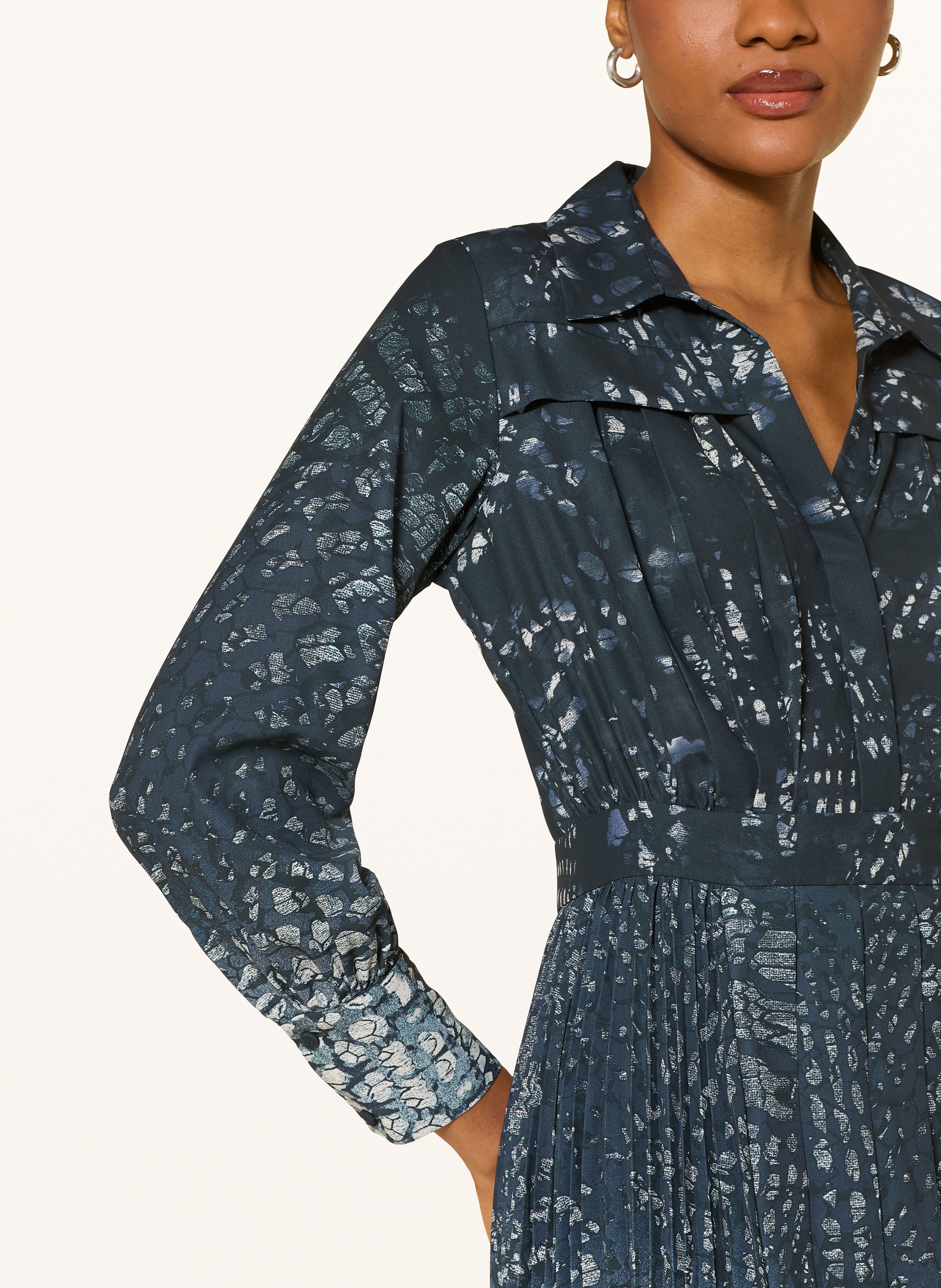 Thumbnail - Reiss Kleid Ali Mit Plissees blau