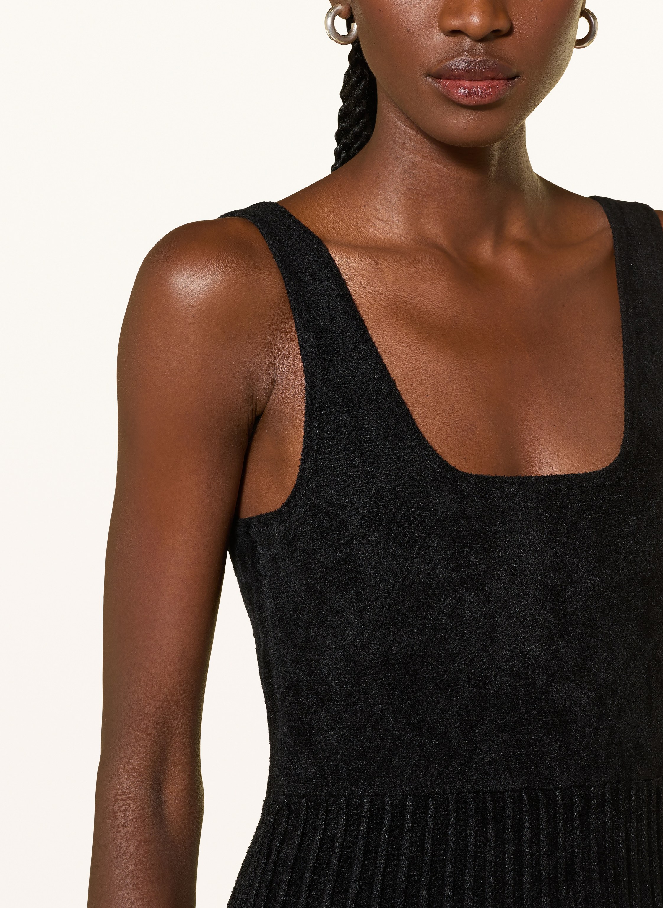 Thumbnail - Sandro Kleid Mit Schmucksteinen schwarz