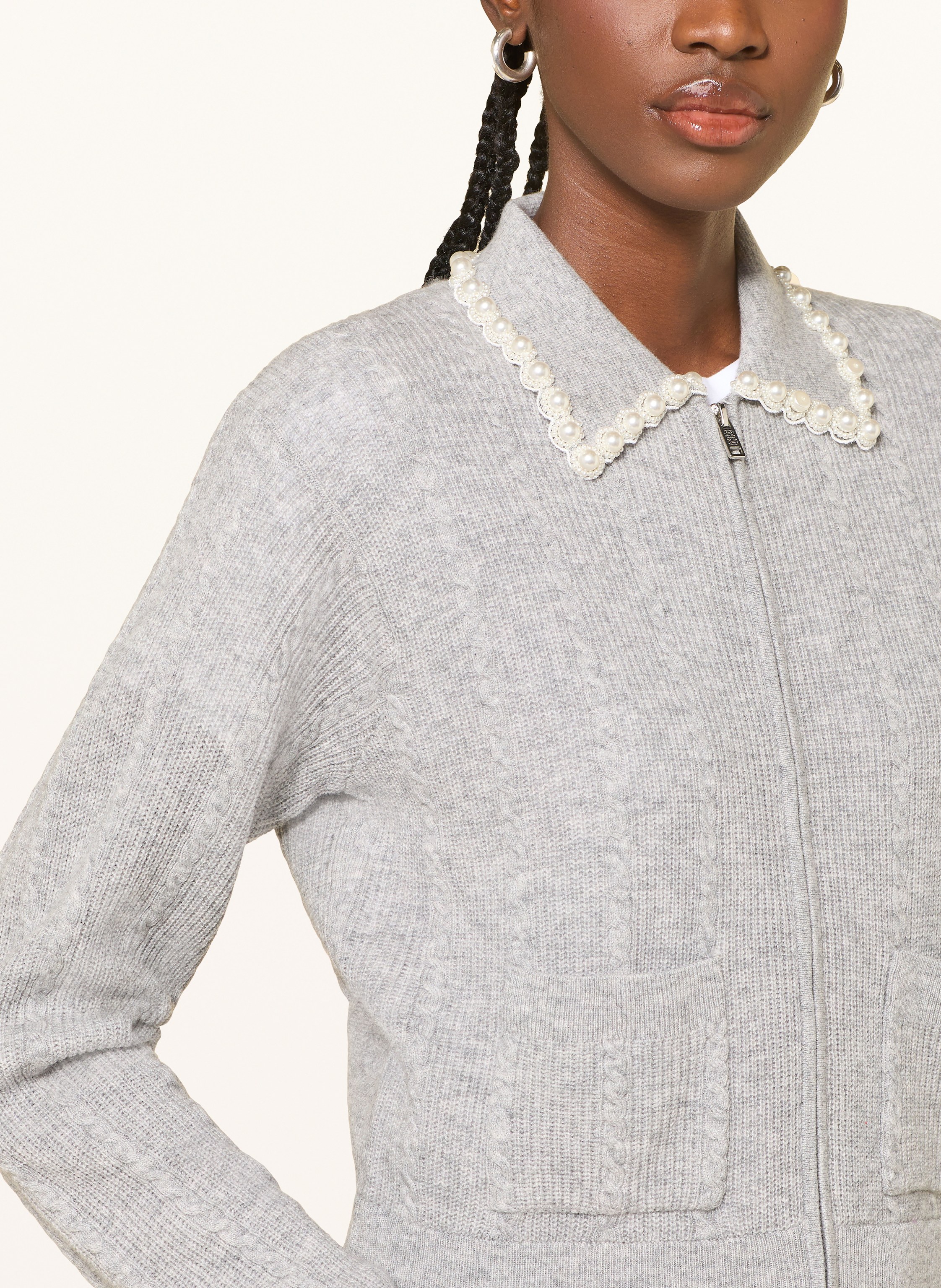 Thumbnail - Sandro Strickjacke Mit Schmuckperlen grau