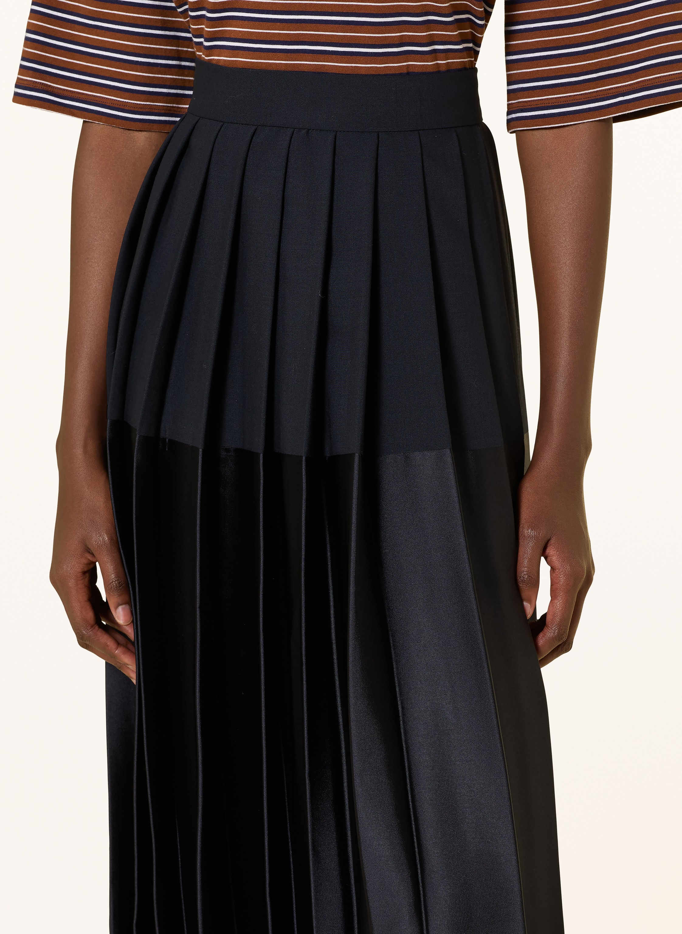 Thumbnail - Sandro Plisseerock Im Materialmix blau