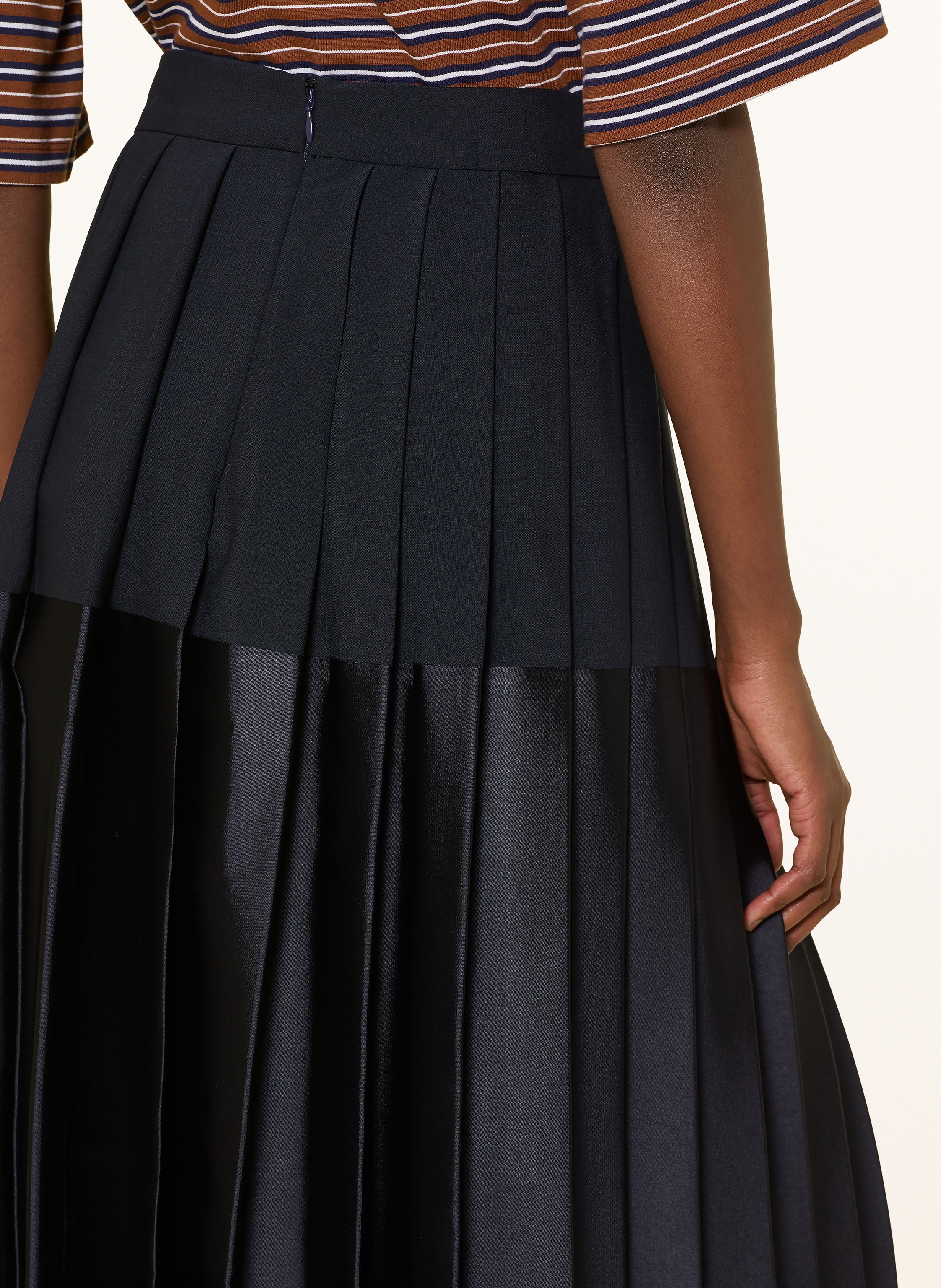 Thumbnail - Sandro Plisseerock Im Materialmix blau