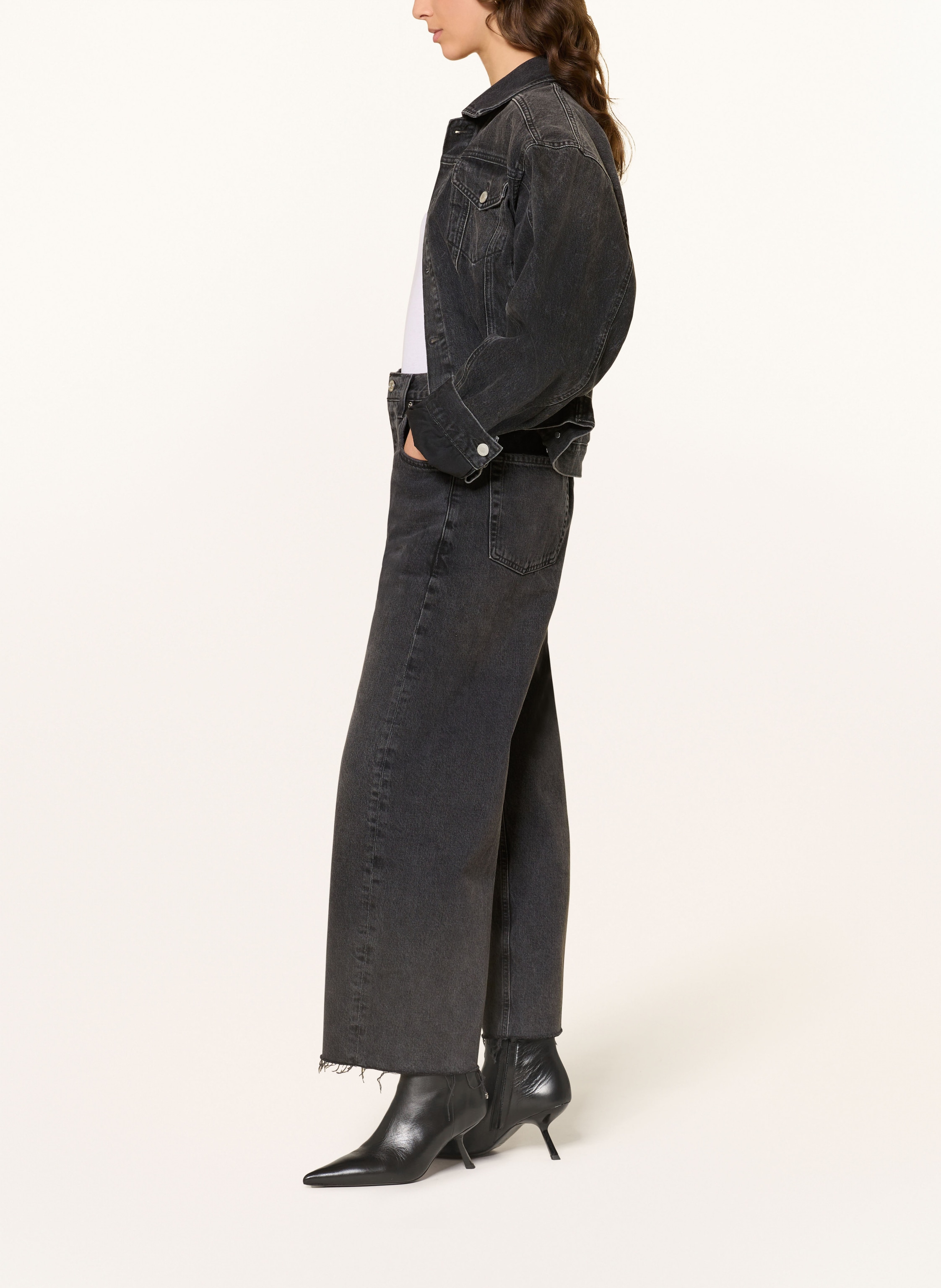 Thumbnail - Citizens Of Humanity Cropped Jeans Ayla Raw Hem schwarz