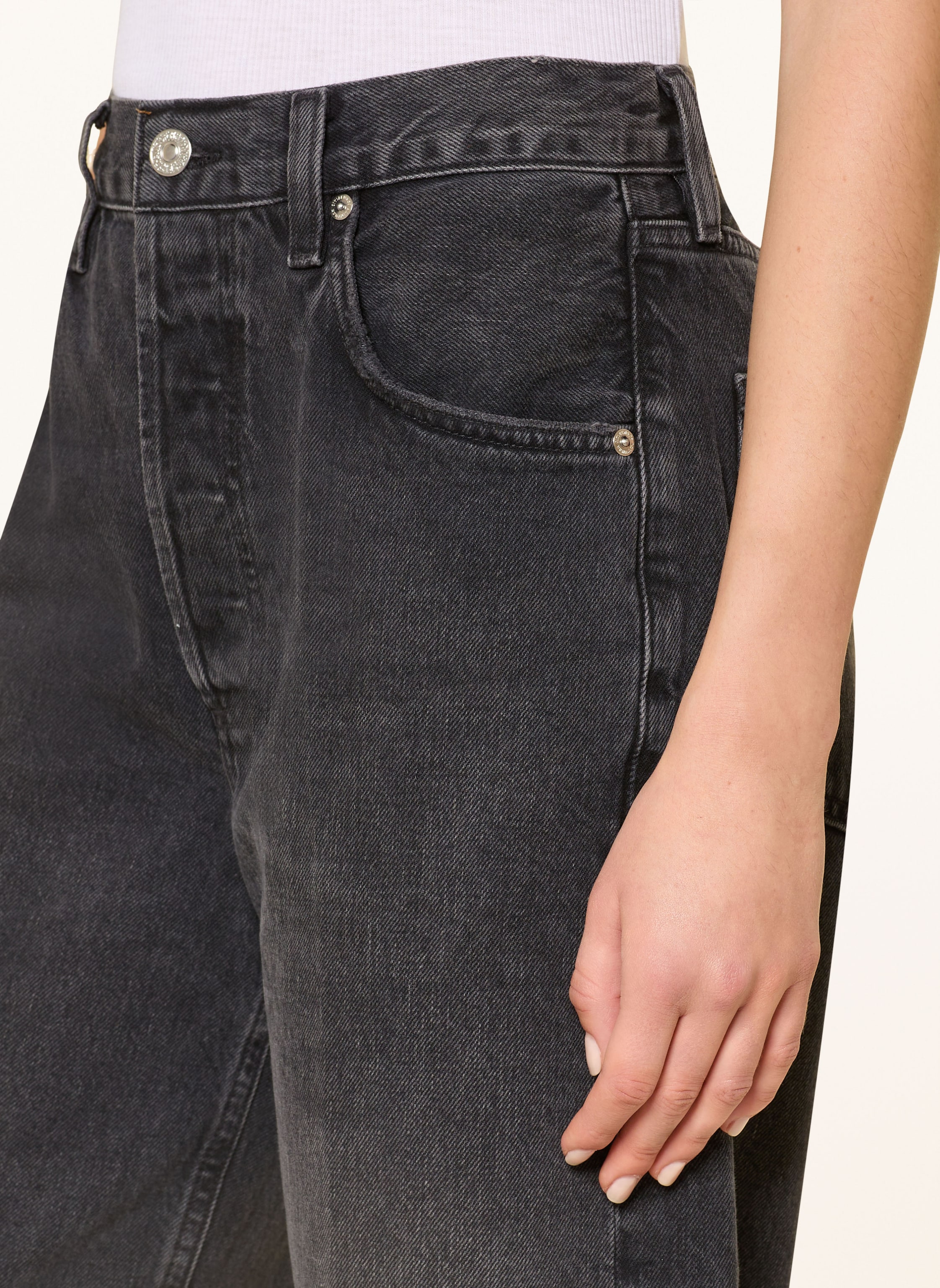 Thumbnail - Citizens Of Humanity Cropped Jeans Ayla Raw Hem schwarz