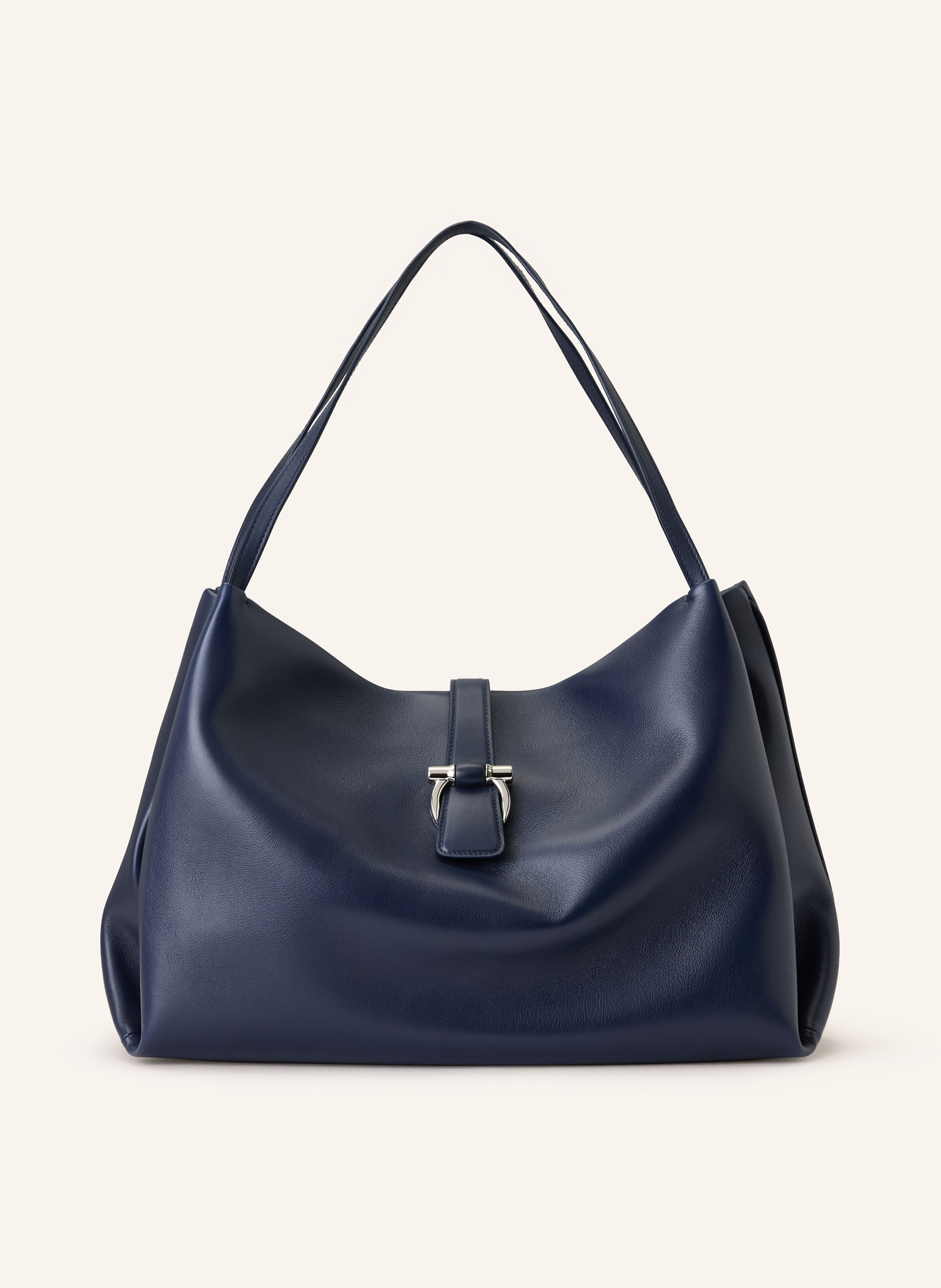Ferragamo Glattleder. Schließt mit Magnetverschluss. Zwei Schulterriemen. Ein Hauptfach innen. Ein Innenfach mit Reißverschluss. Made in Italy in dunkelblau