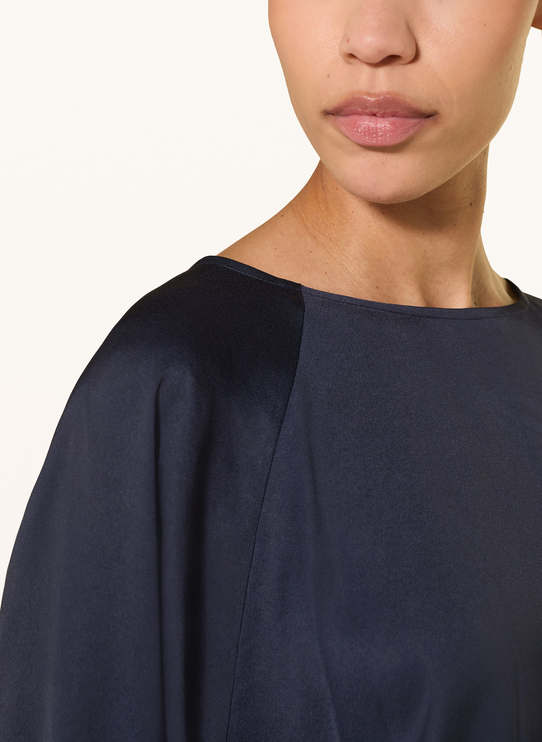 Thumbnail - Drykorn Blusenshirt Nialini Aus Satin blau