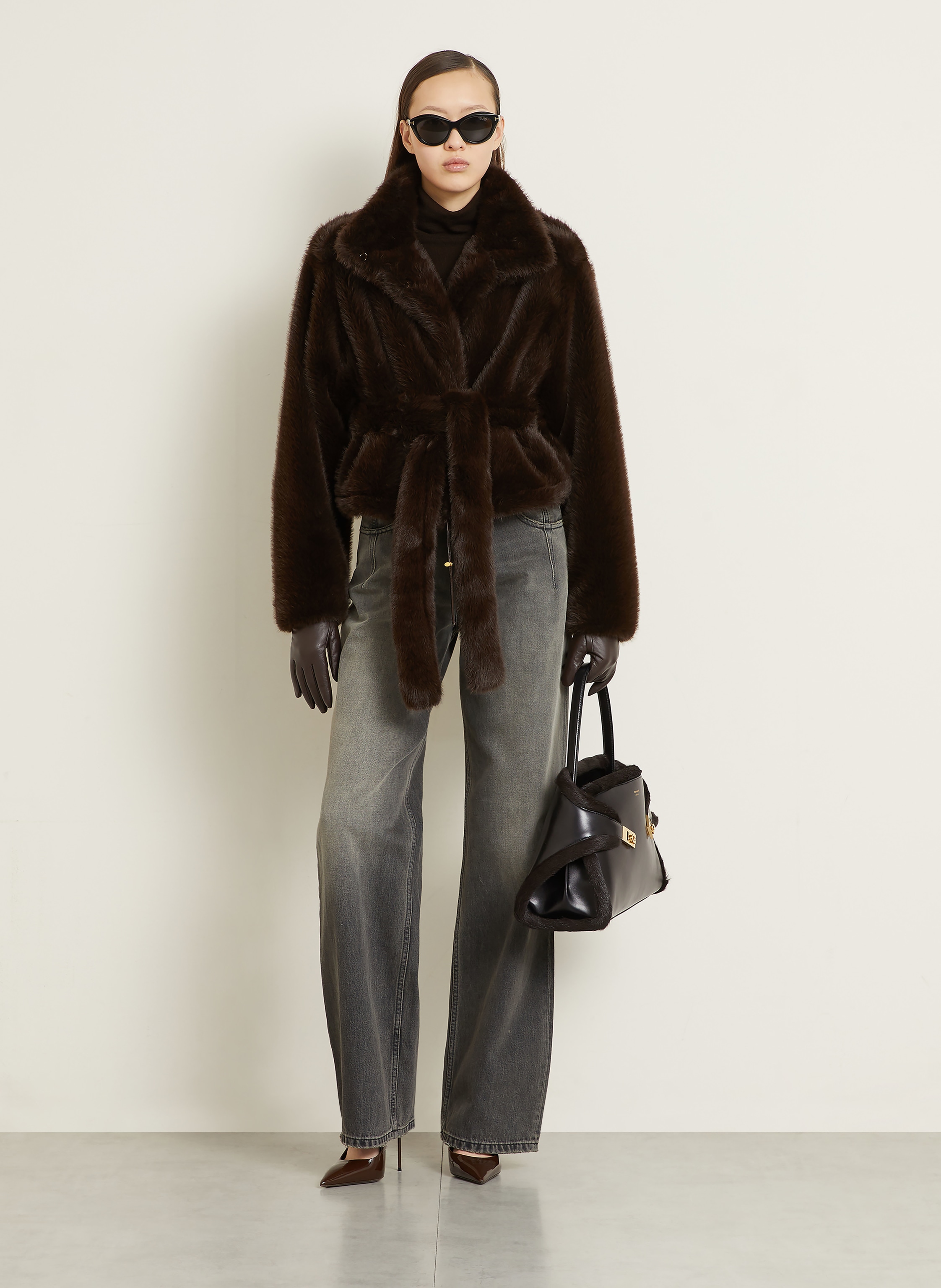 Thumbnail - Ferragamo Handtasche Hug schwarz