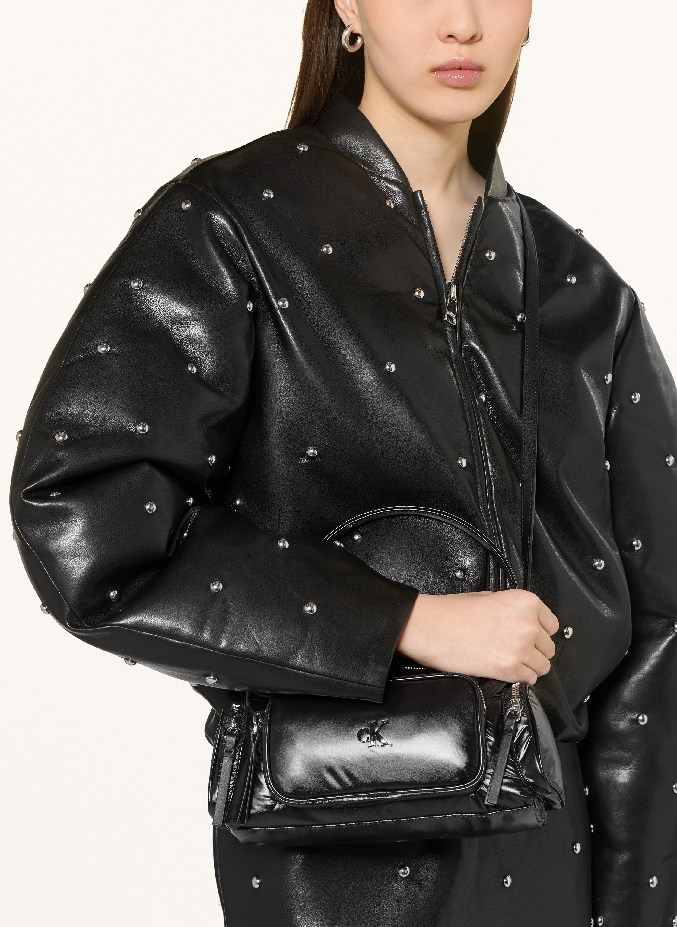 Thumbnail - Calvin Klein Handtasche Pocket Shiny Small schwarz