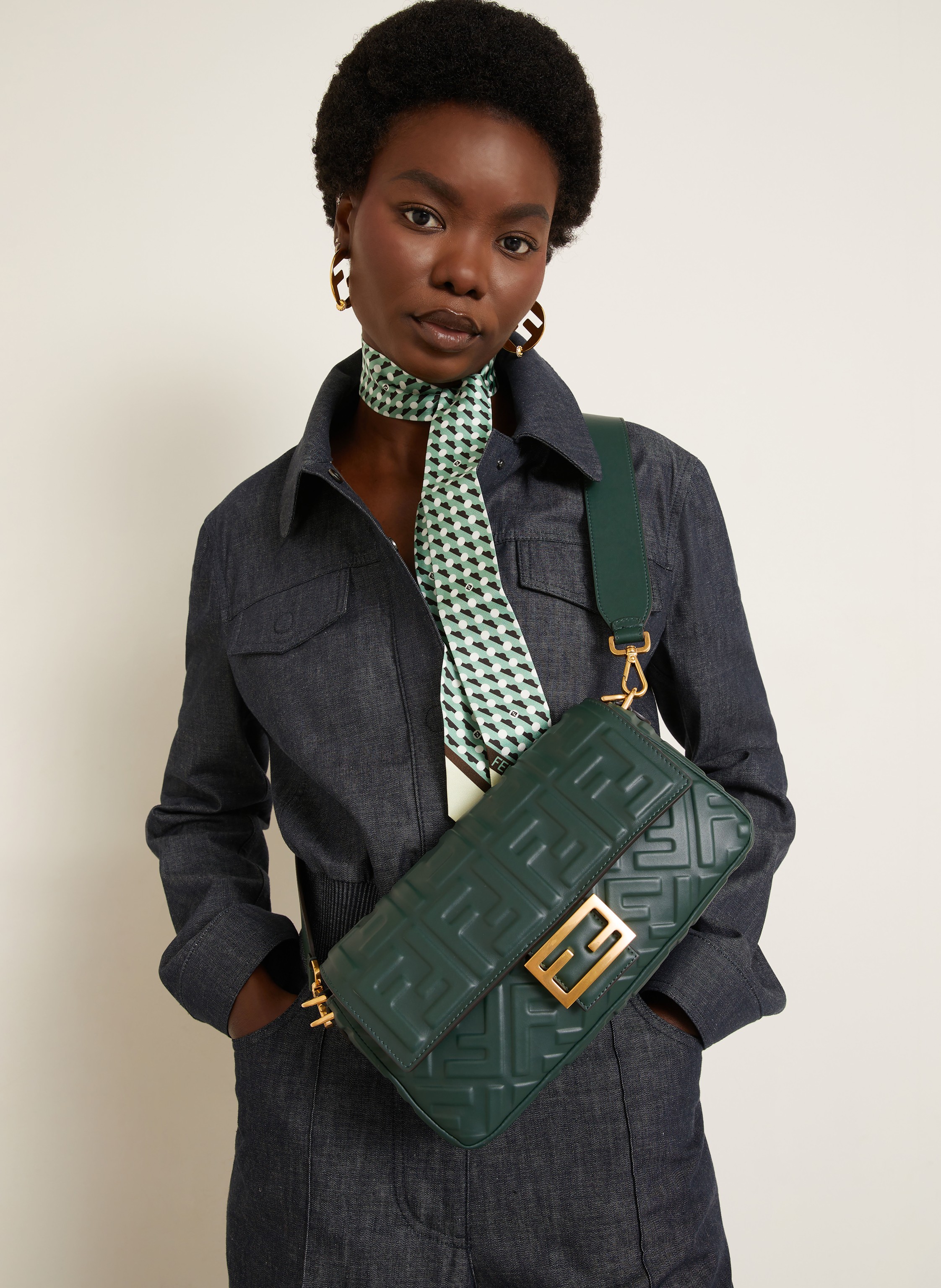 Thumbnail - Fendi Schultertasche Baguette Medium gruen