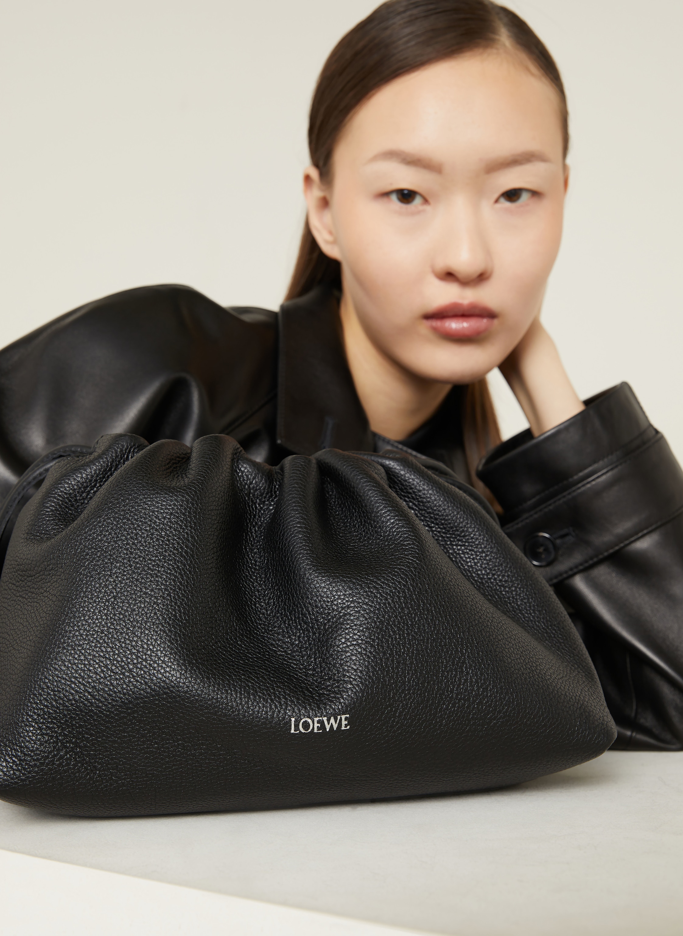Thumbnail - Loewe Schultertasche Flamenco schwarz