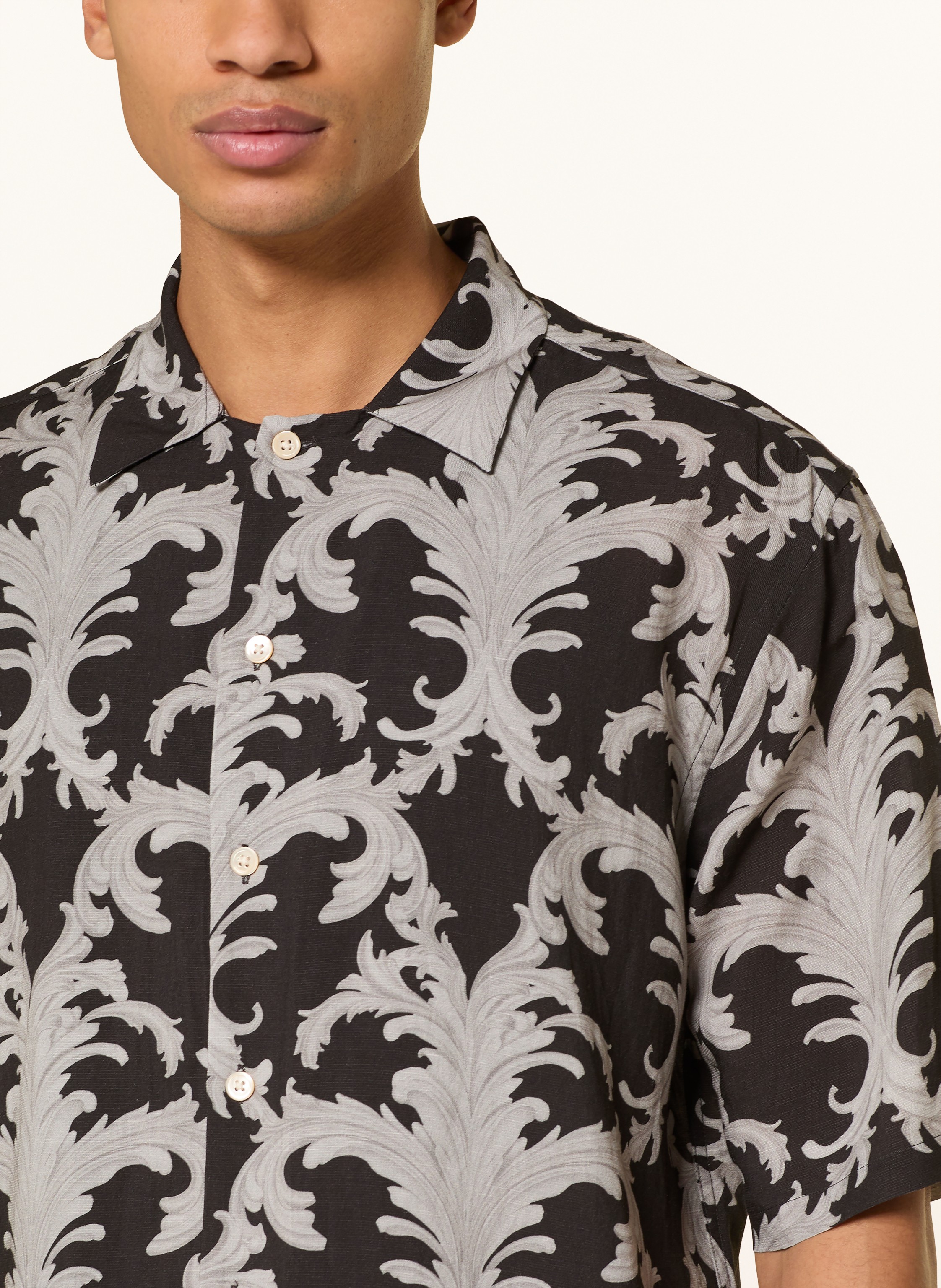 Thumbnail - Allsaints Kurzarm-Hemd Motif Comfort Fit schwarz