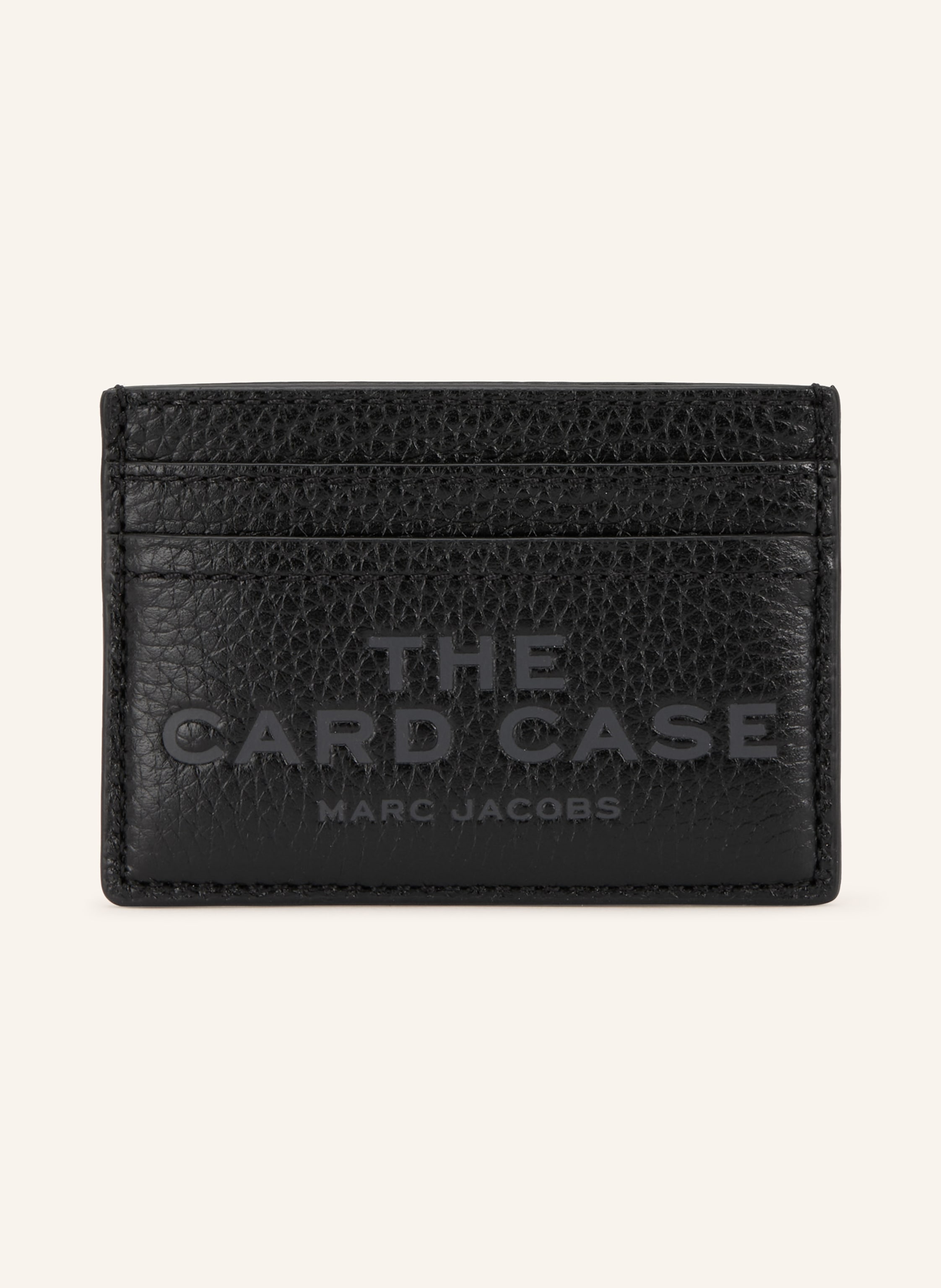 Marc Jacobs Genarbtes Leder. Geprägtes Label-Wording auf der Front. Ein Innenfach. Vier Steckfächer. Label-Badge auf der Rückseite in schwarz