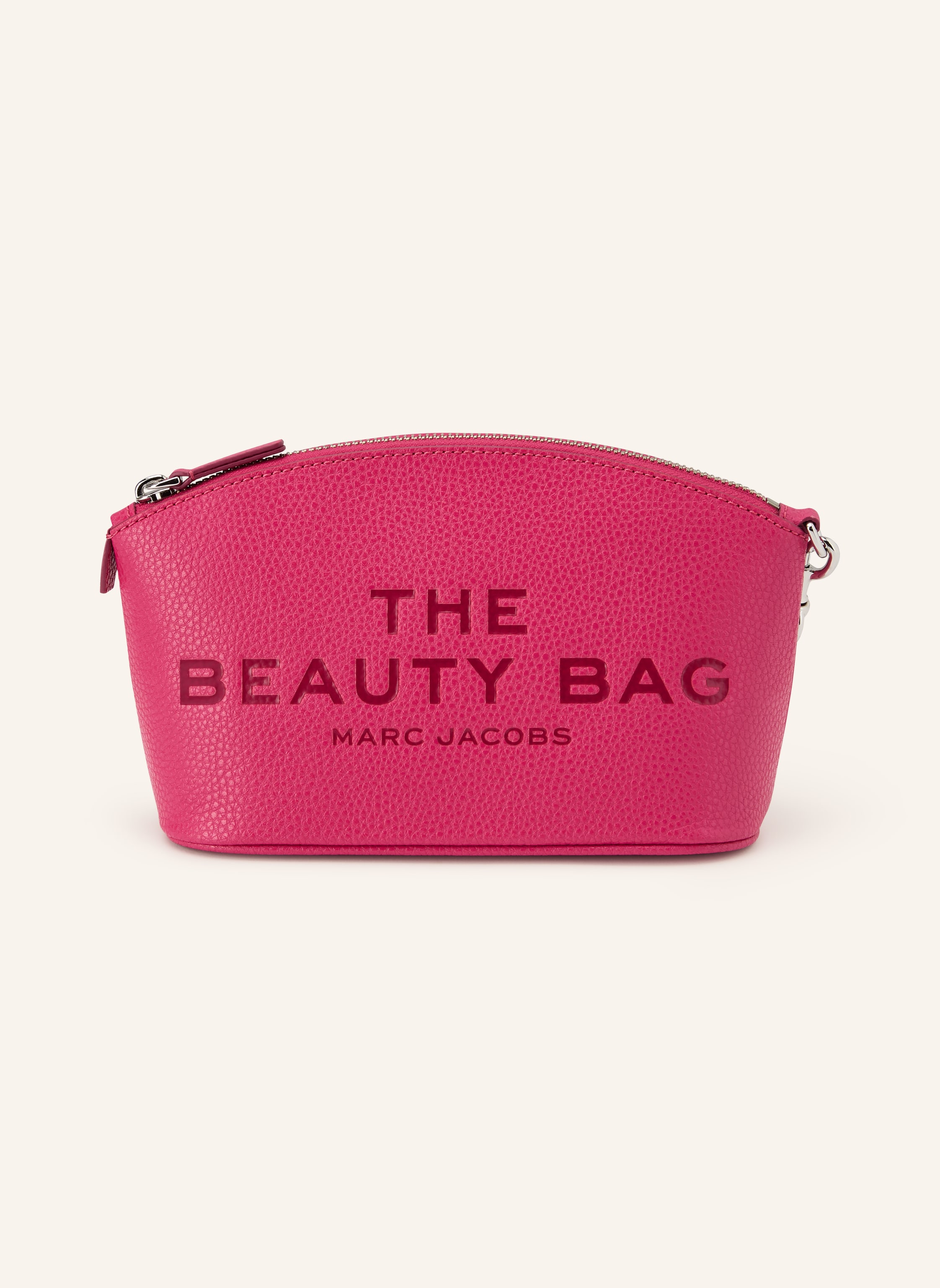 Marc Jacobs Genarbtes Leder. Schließt mit Reißverschluss. Abnehmbare Handgelenkschlaufe. Ein Hauptfach. Label-Prägung auf der Front in pink / silber