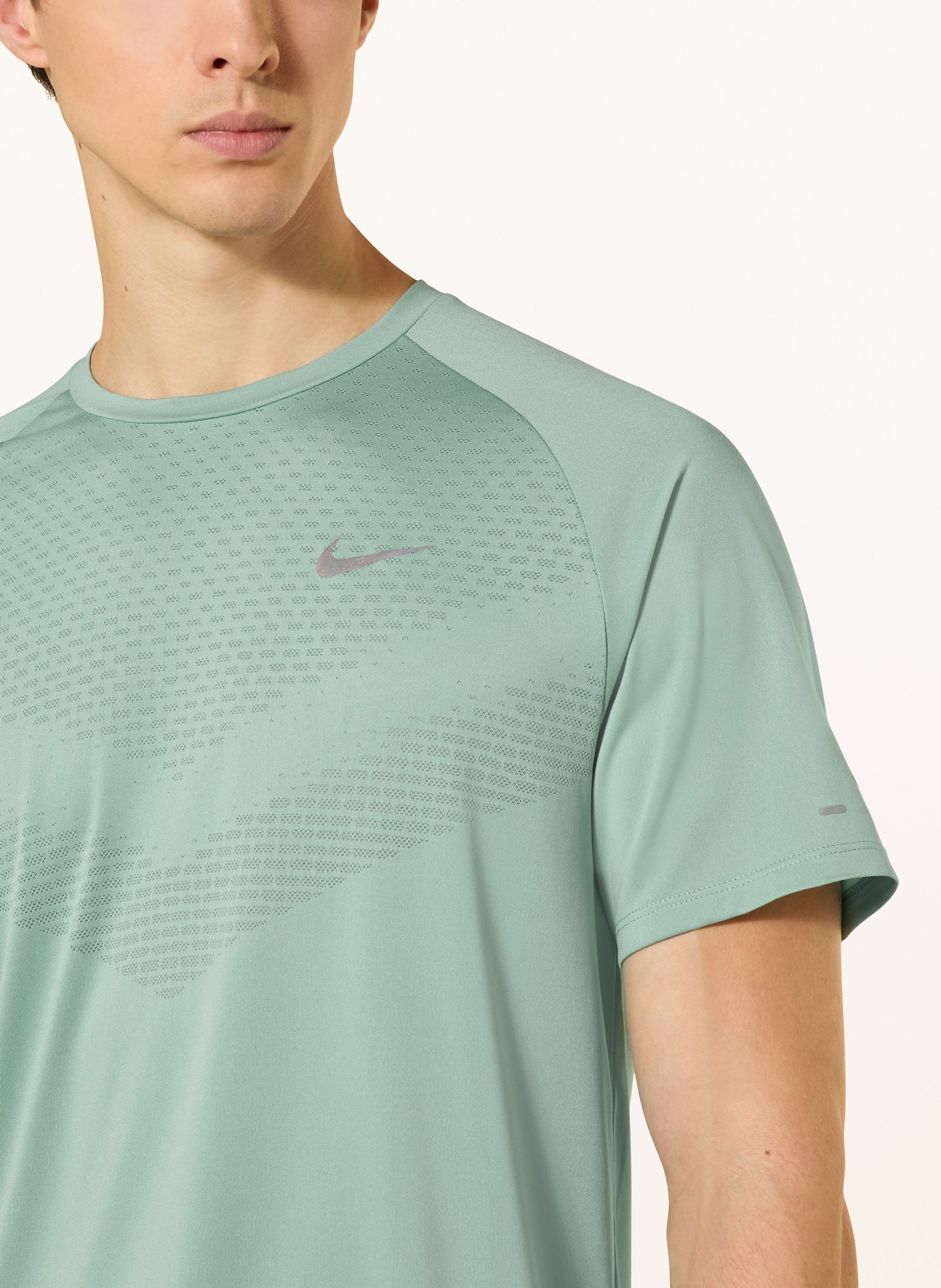 Thumbnail - Nike Laufshirt Stride gruen