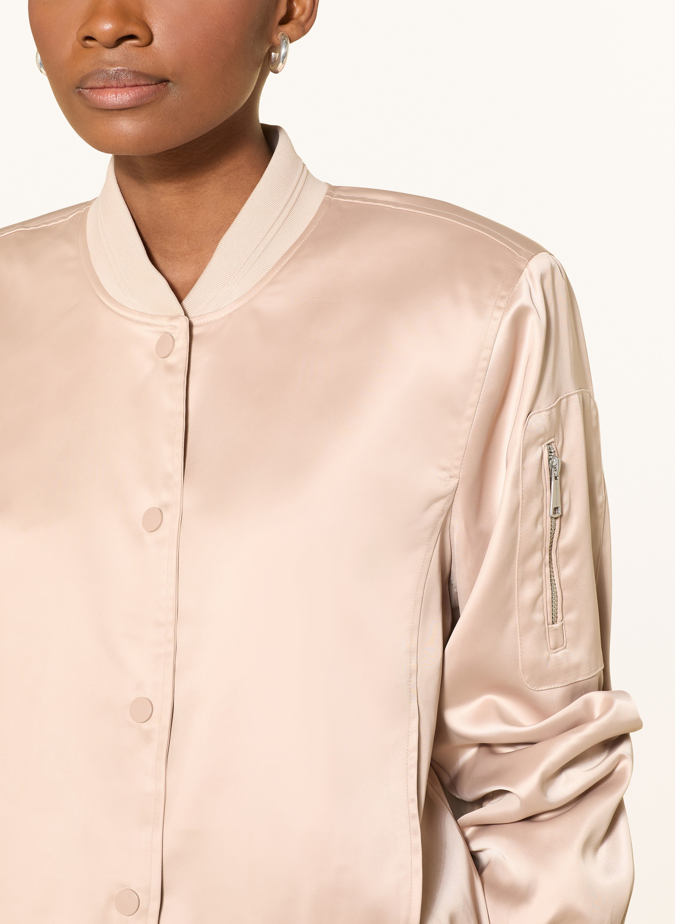 Thumbnail - Rino & Pelle Blouson Banner Aus Satin beige