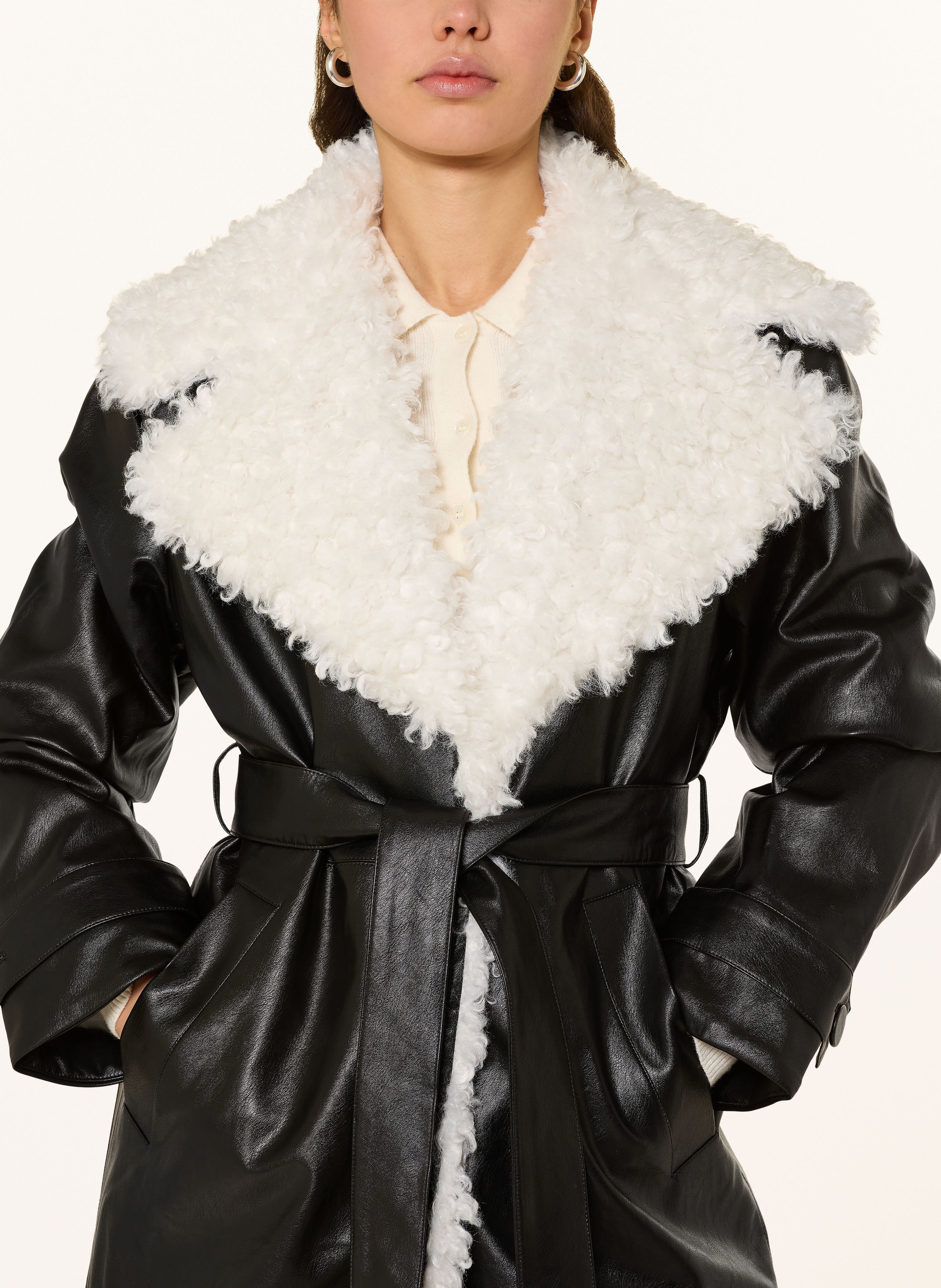 Thumbnail - Leger Studio Mantel Janique In Lederoptik Mit Kunstfell schwarz