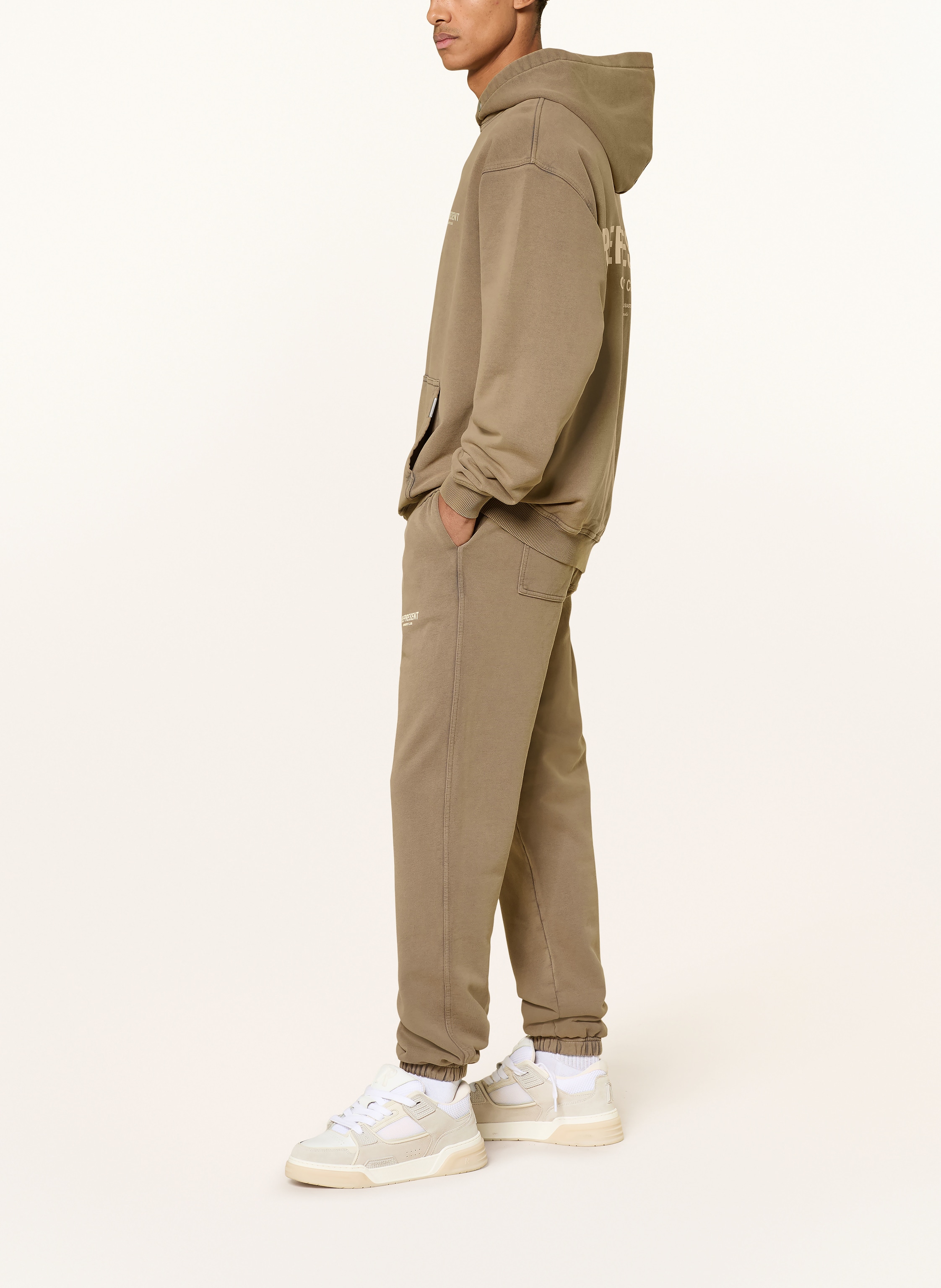 Thumbnail - Represent Sweatpants Represent Owners' Club beige