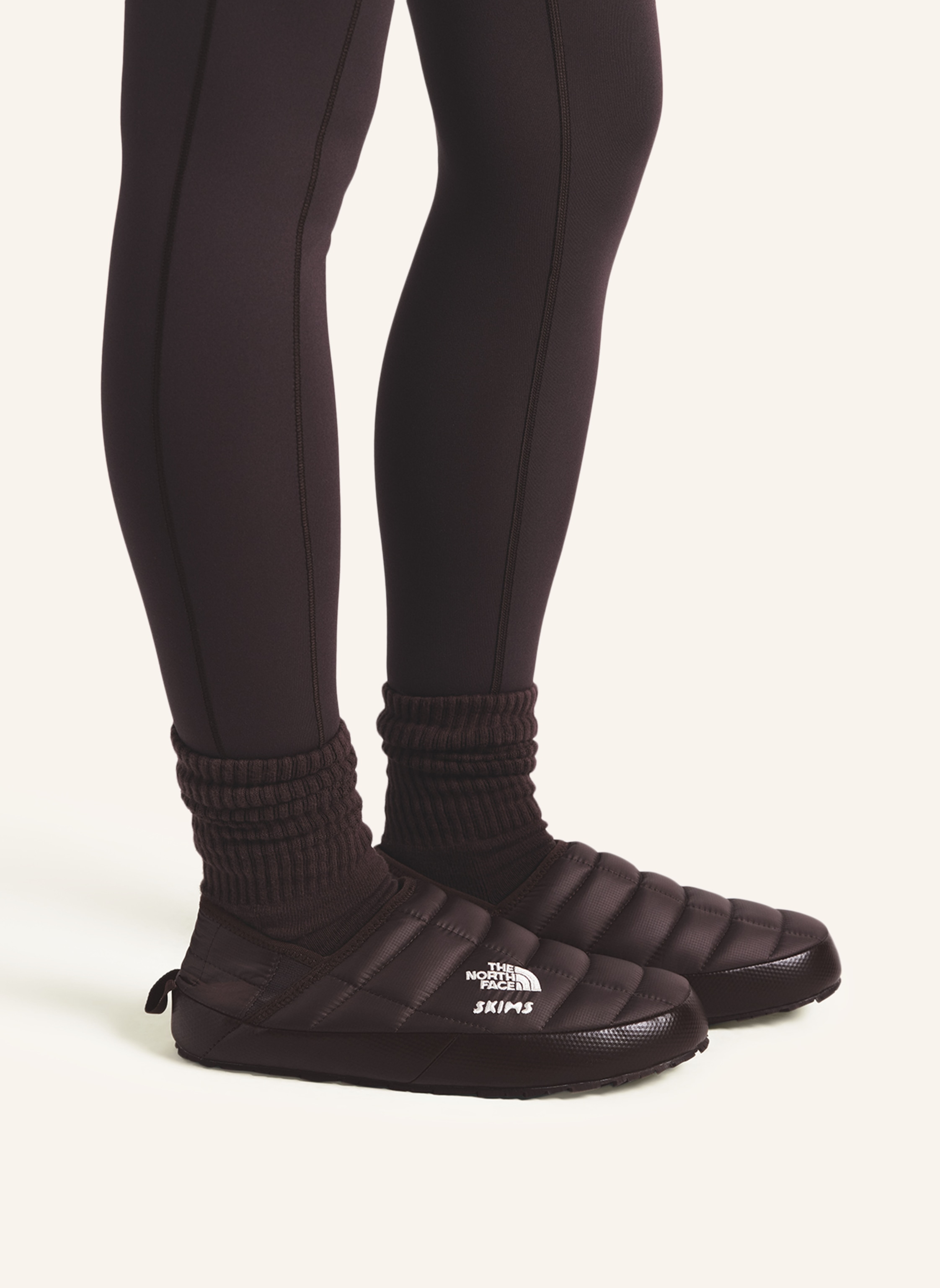 Thumbnail - The North Face X Skims Slipper Thermoball™ Traction braun