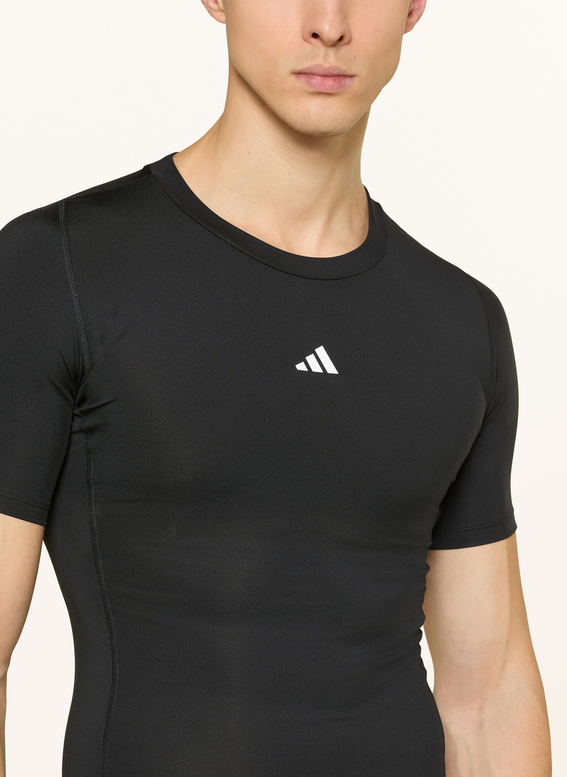 Thumbnail - Adidas T-Shirt Techfit schwarz