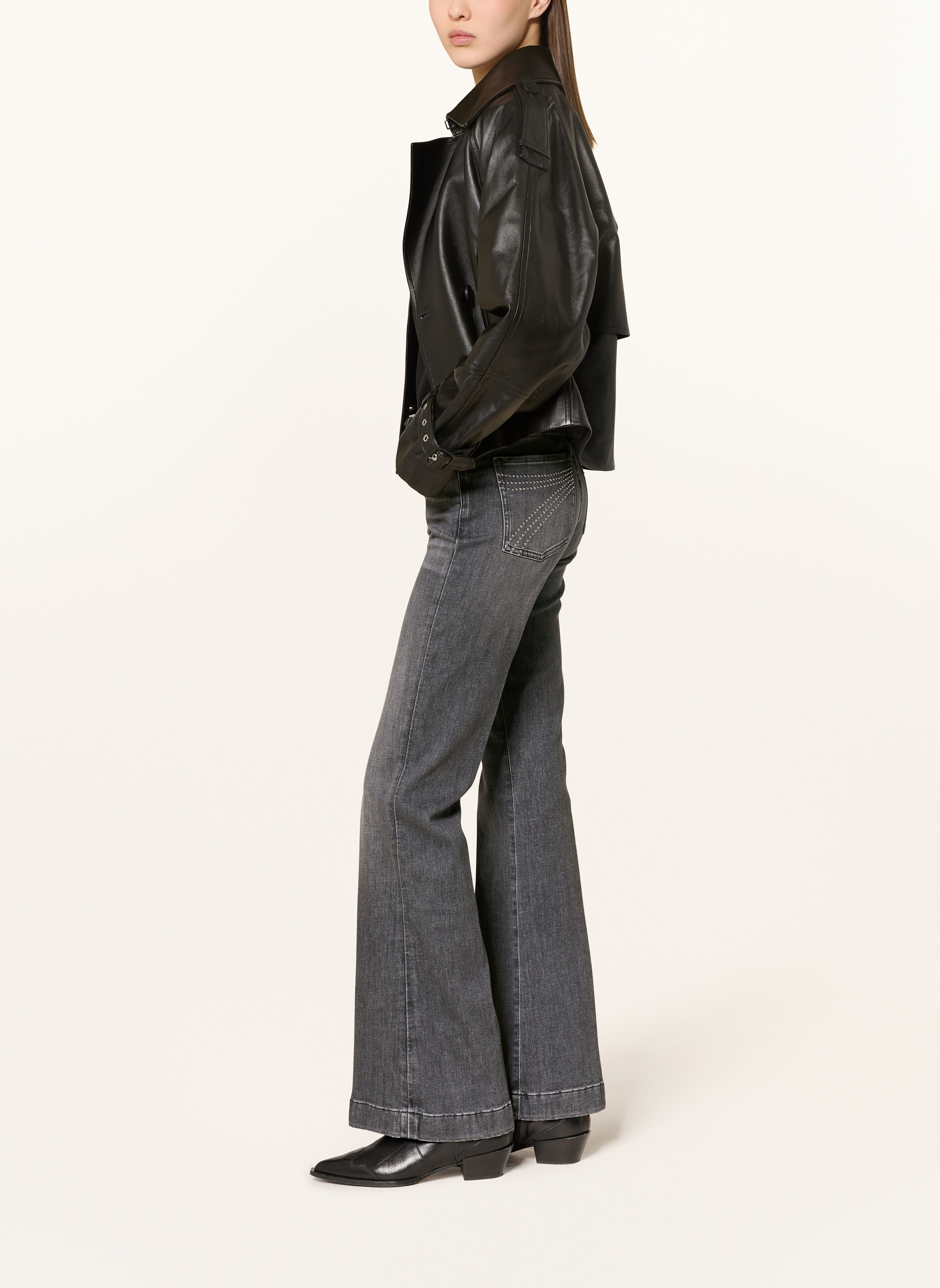 Thumbnail - 7 For All Mankind Flared Jeans Dojo Mit Nieten grau