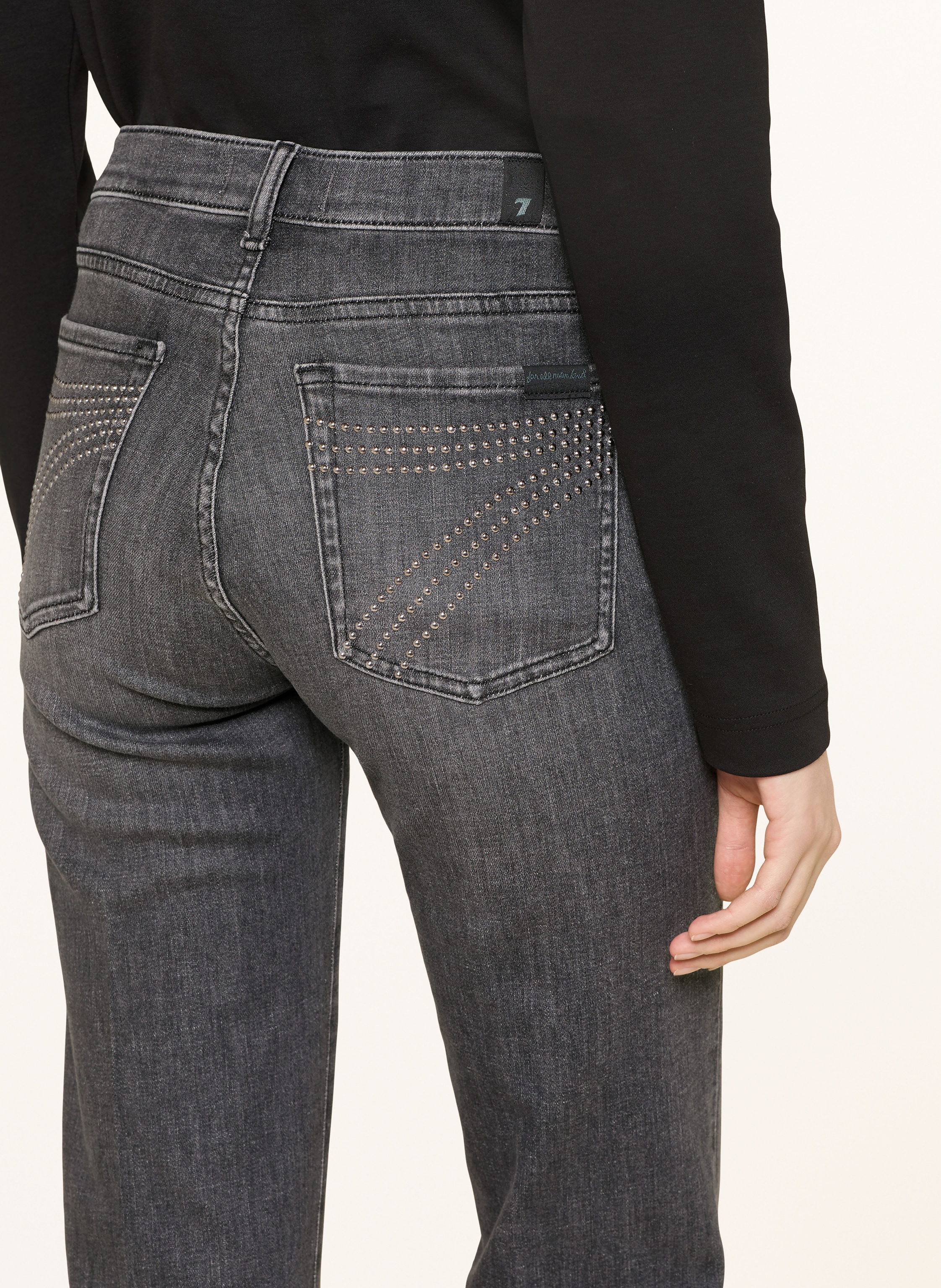 Thumbnail - 7 For All Mankind Flared Jeans Dojo Mit Nieten grau