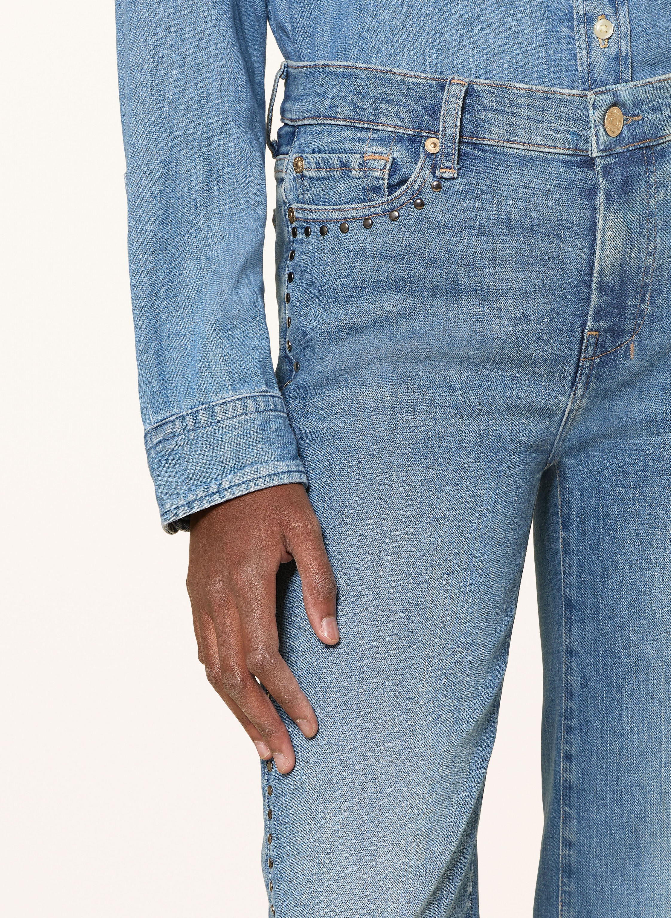 Thumbnail - 7 For All Mankind Flared Jeans Dojo Tailorless Mit Nieten blau