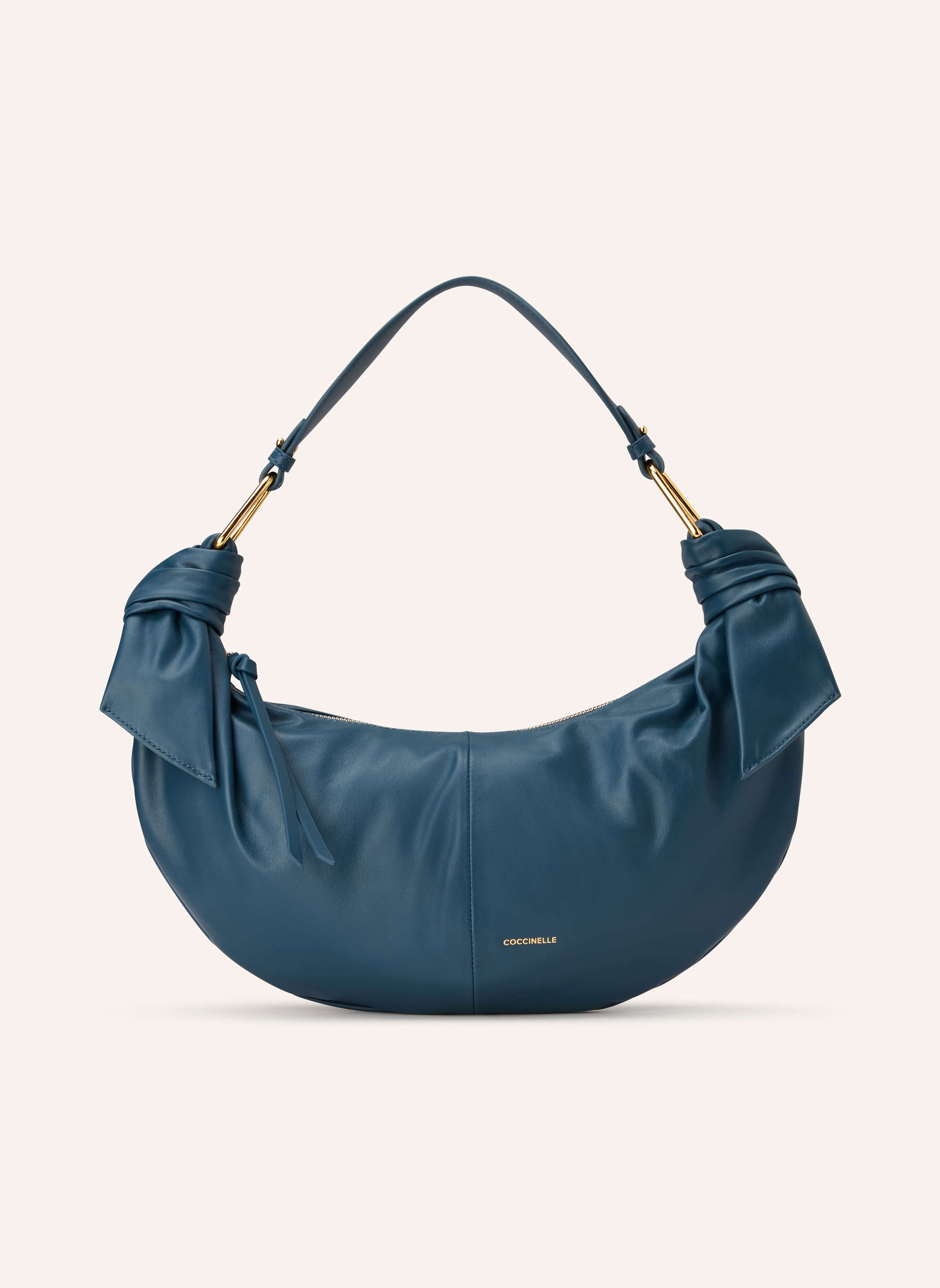 Coccinelle Ein Innenfach mit Reißverschluss. Ein Tragegriff. Reißverschluss. Label-Detail. Fein genarbtes Leder. Unifarben in blau
