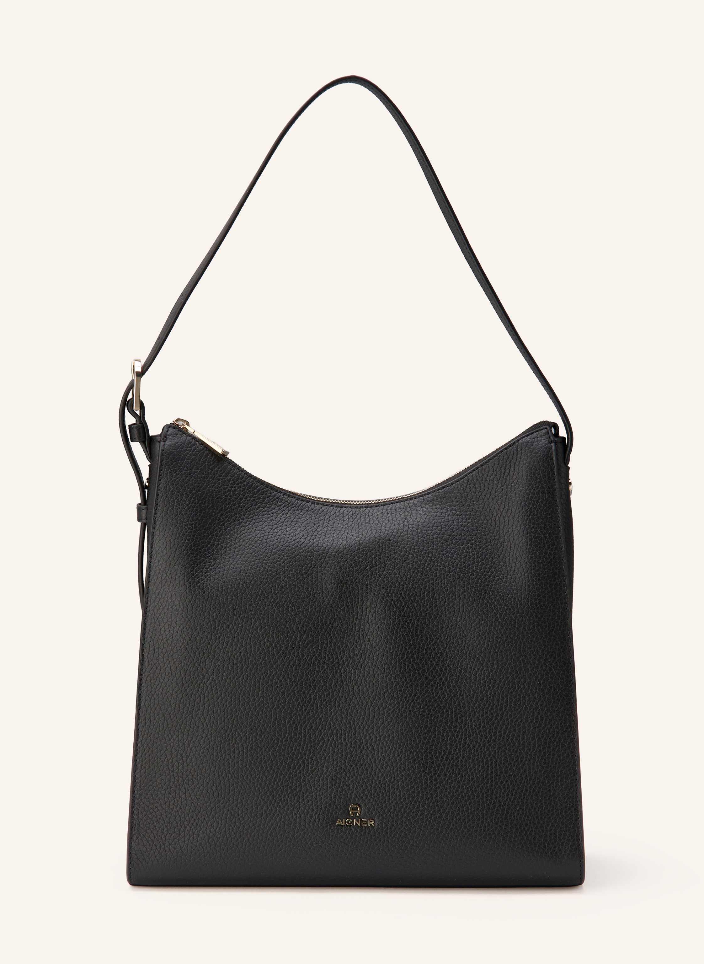 Aigner Ein Innenfach mit Reißverschluss. Zwei Steckfächer. Ein Tragegriff. Verstärkter Taschenboden. Reißverschluss. Label-Details. Genarbtes Leder. Unifarben Large in schwarz