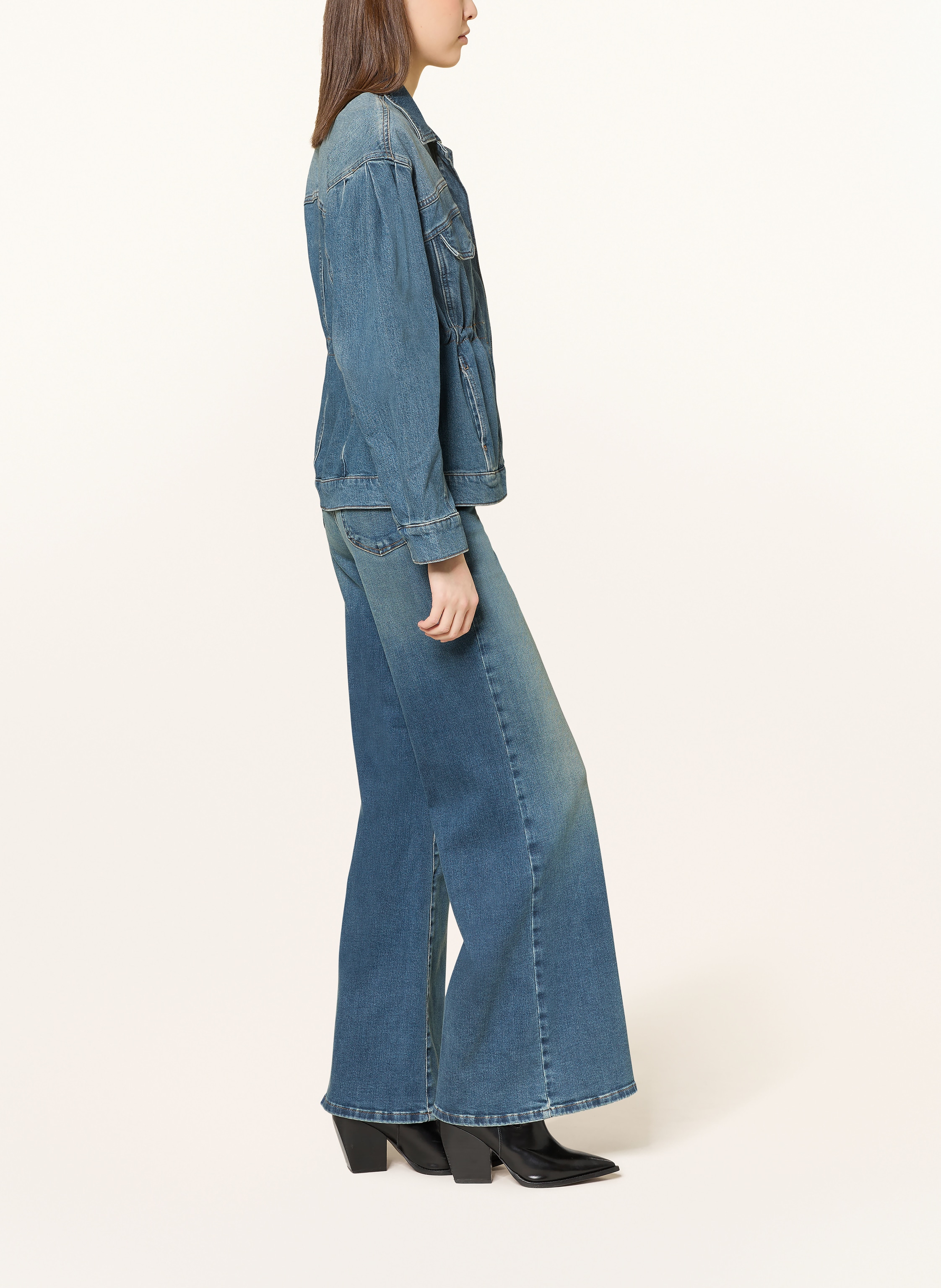 Thumbnail - Good American Flared-Jeans blau