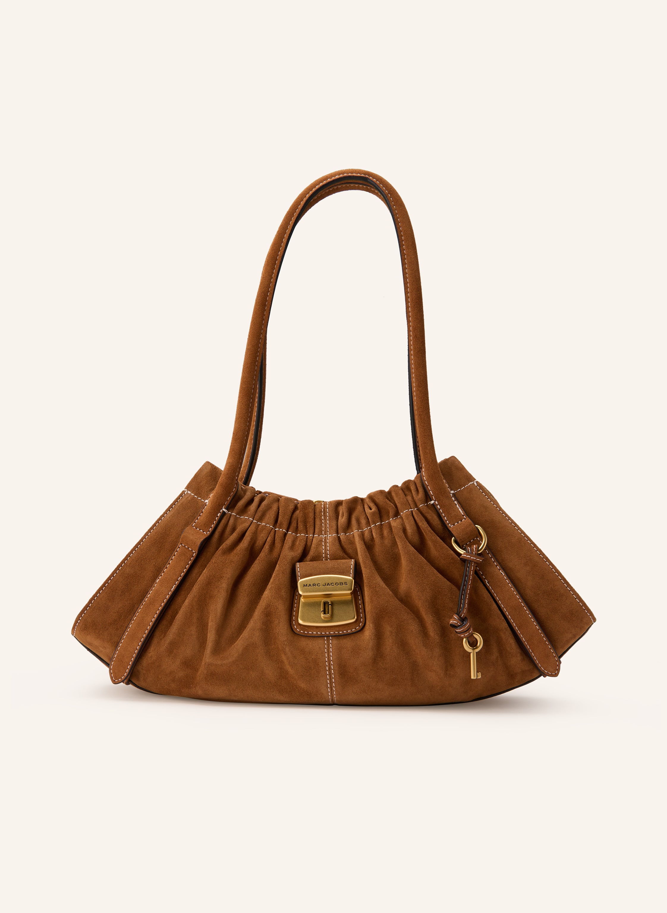 Marc Jacobs Ein Innenfach mit Reißverschluss. Innen ein Hauptfach. Zwei Tragegriffe. Reißverschluss. Label-Wording. Aus Veloursleder. Unifarben. Dekoratives Schlüssel-Detail vorne. Dekorative Schließe auf der Fro in cognac / gold