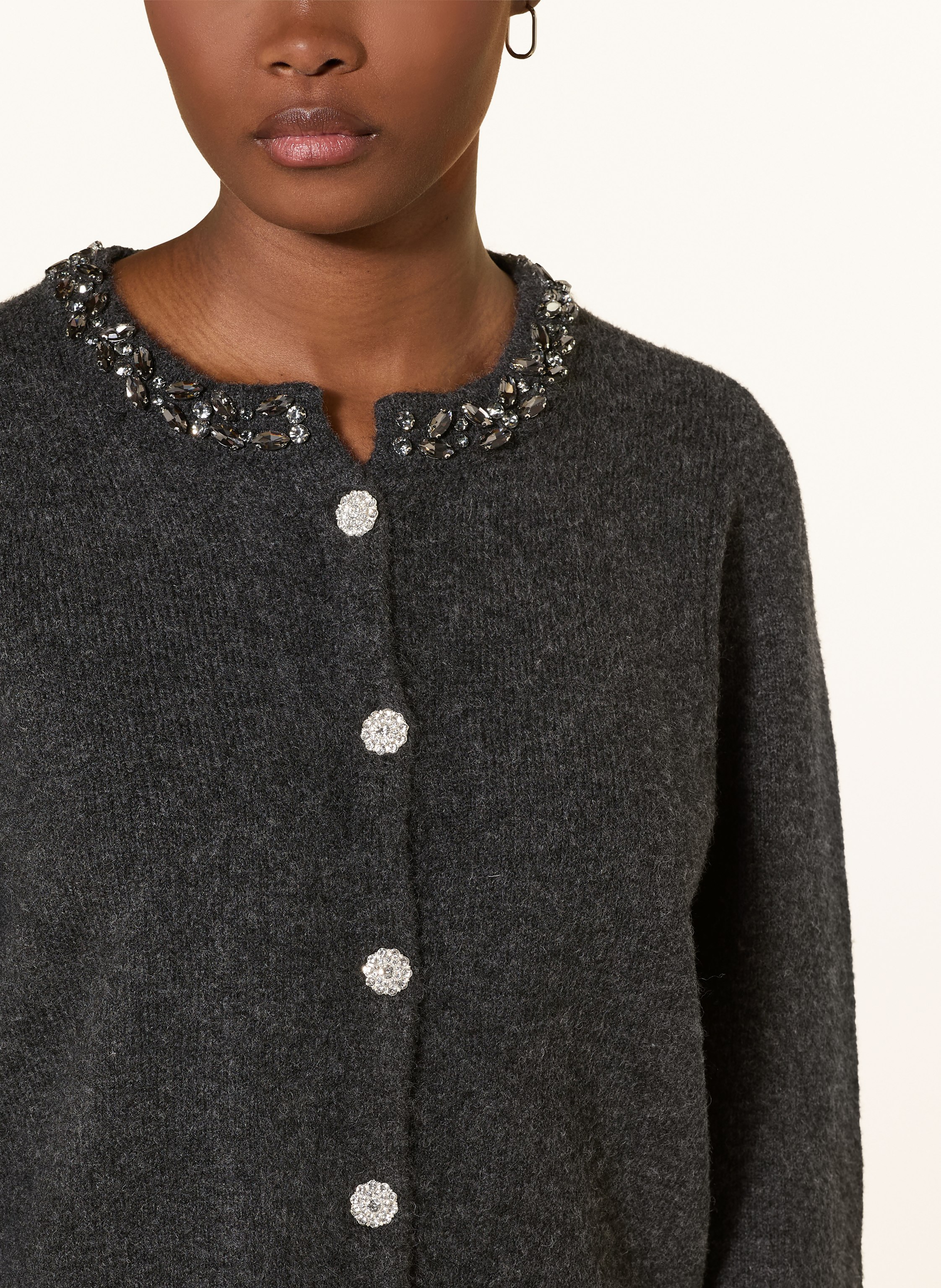 Thumbnail - Neo Noir Strickjacke Marie Mit Schmucksteinen grau