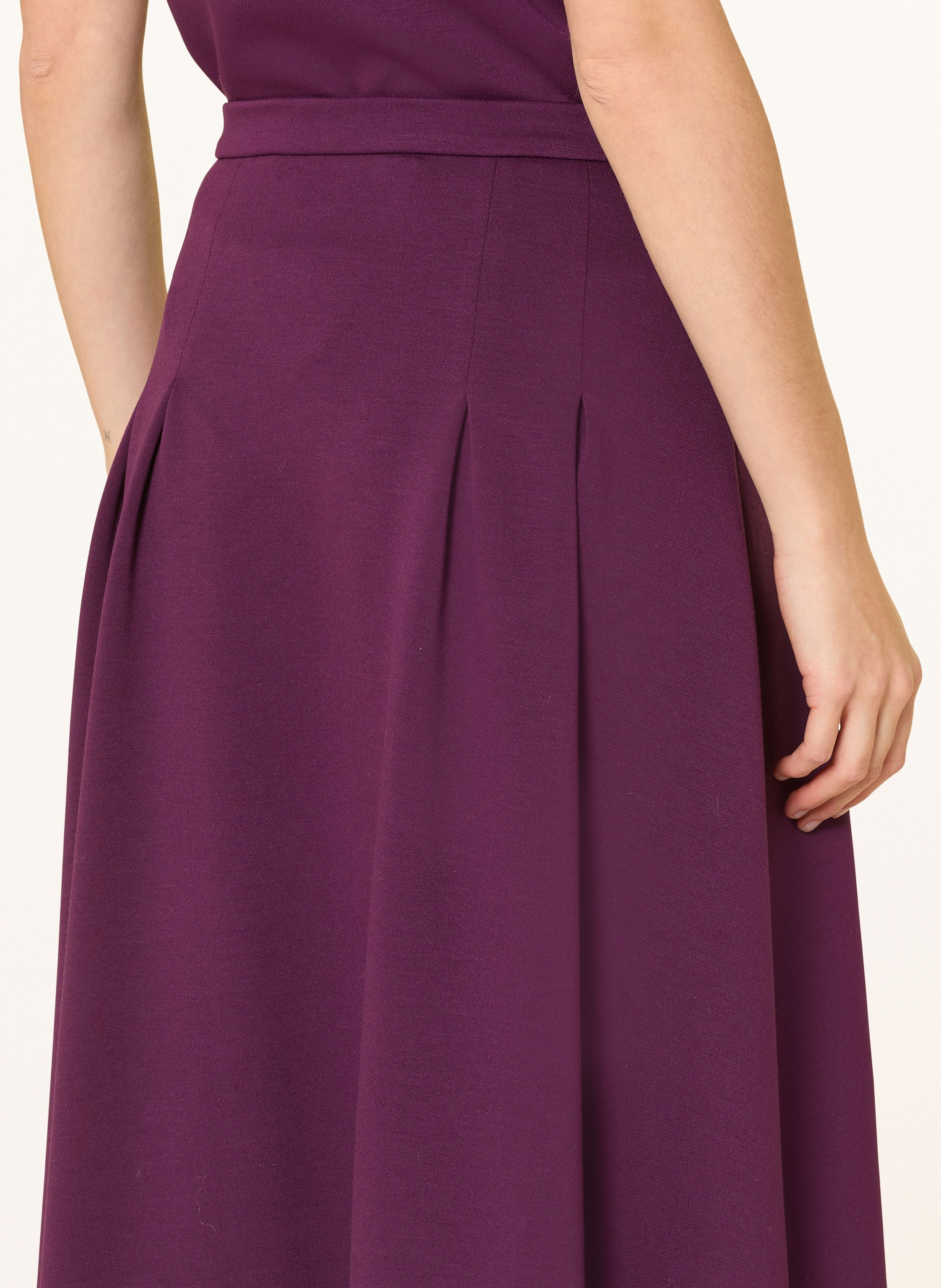 Thumbnail - Rich & Royal Rock rot