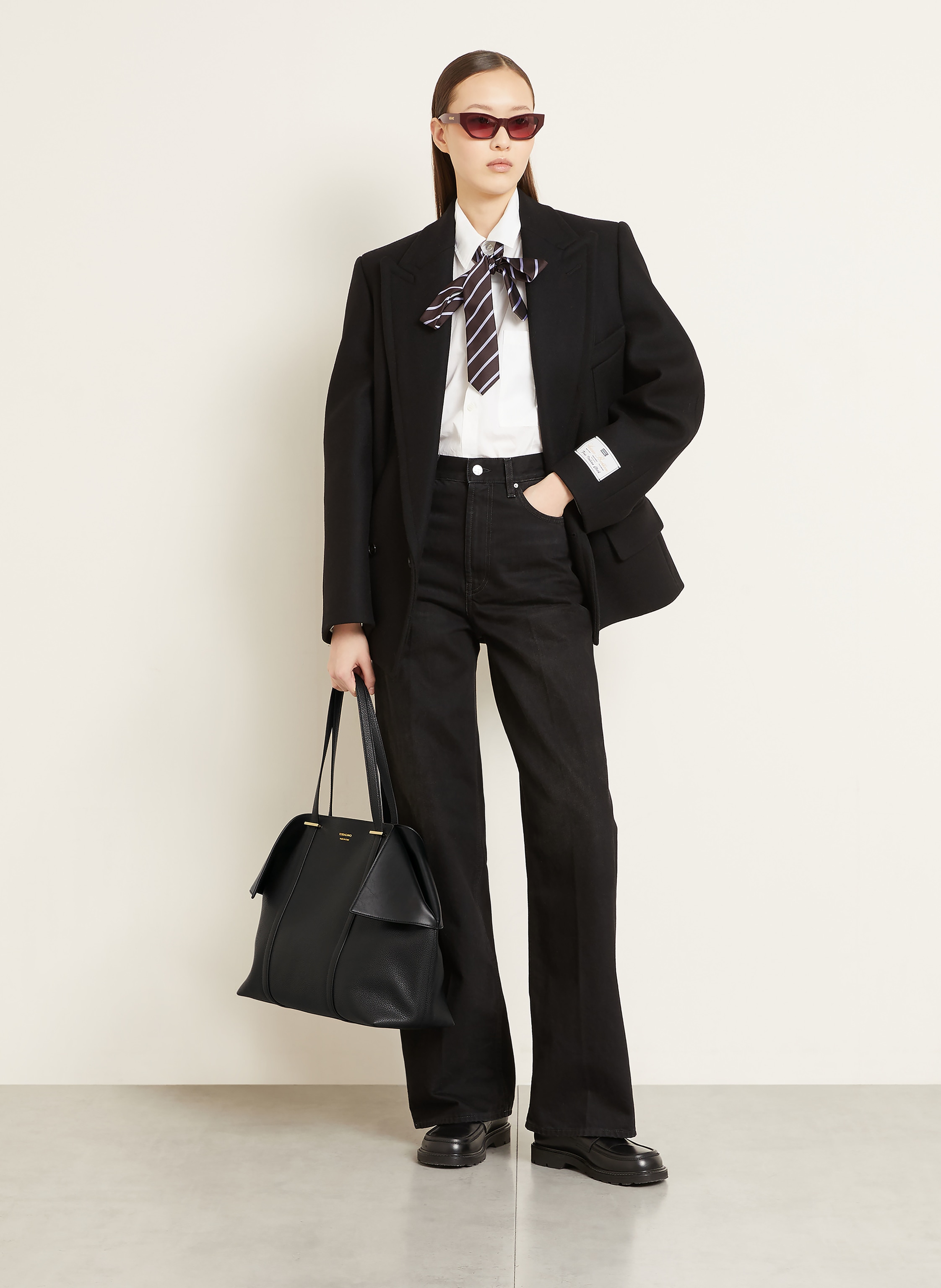 Thumbnail - Ferragamo Shopper The Scarf Grainy schwarz