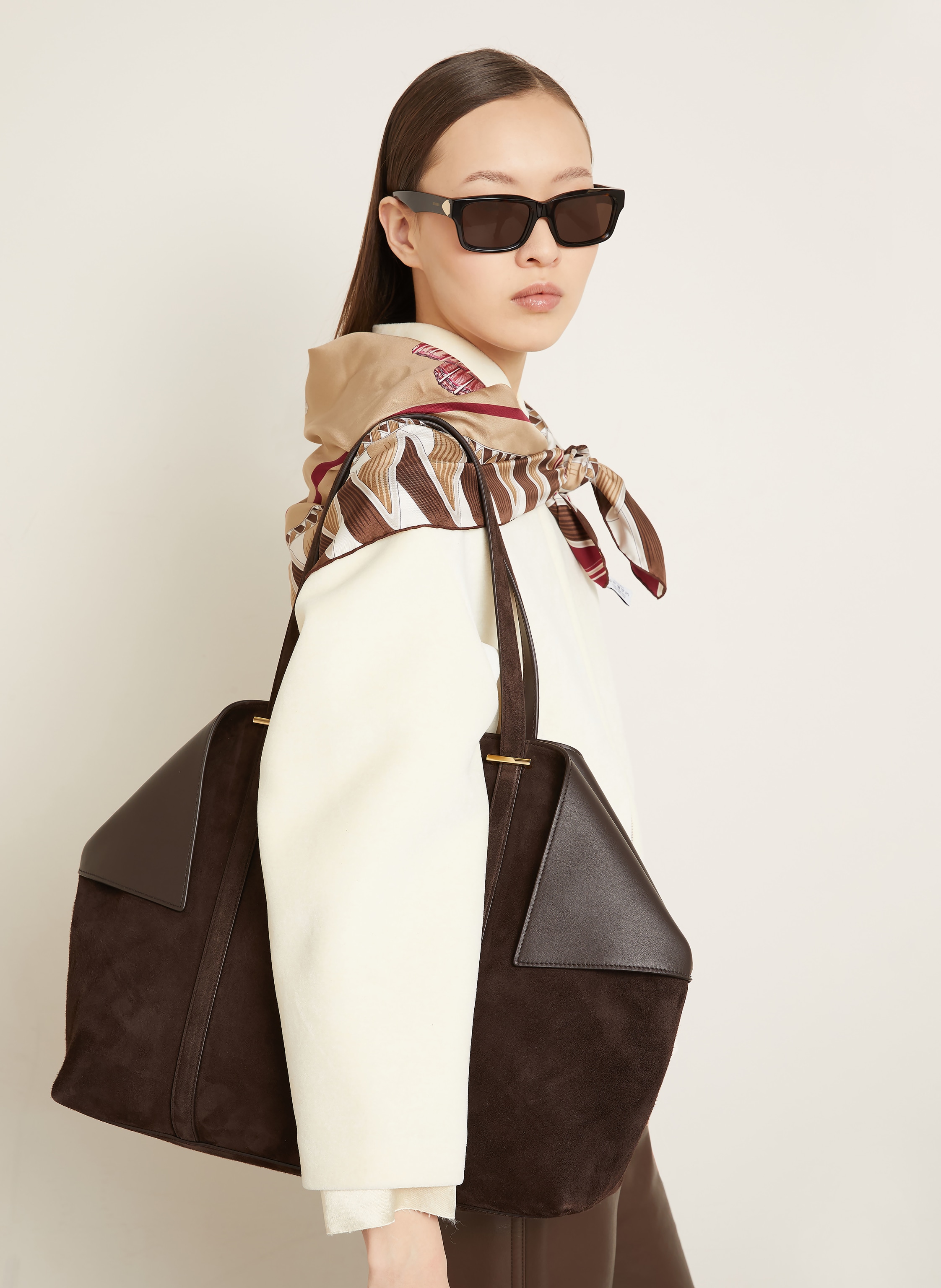 Thumbnail - Ferragamo Shopper The Scarf Grainy braun