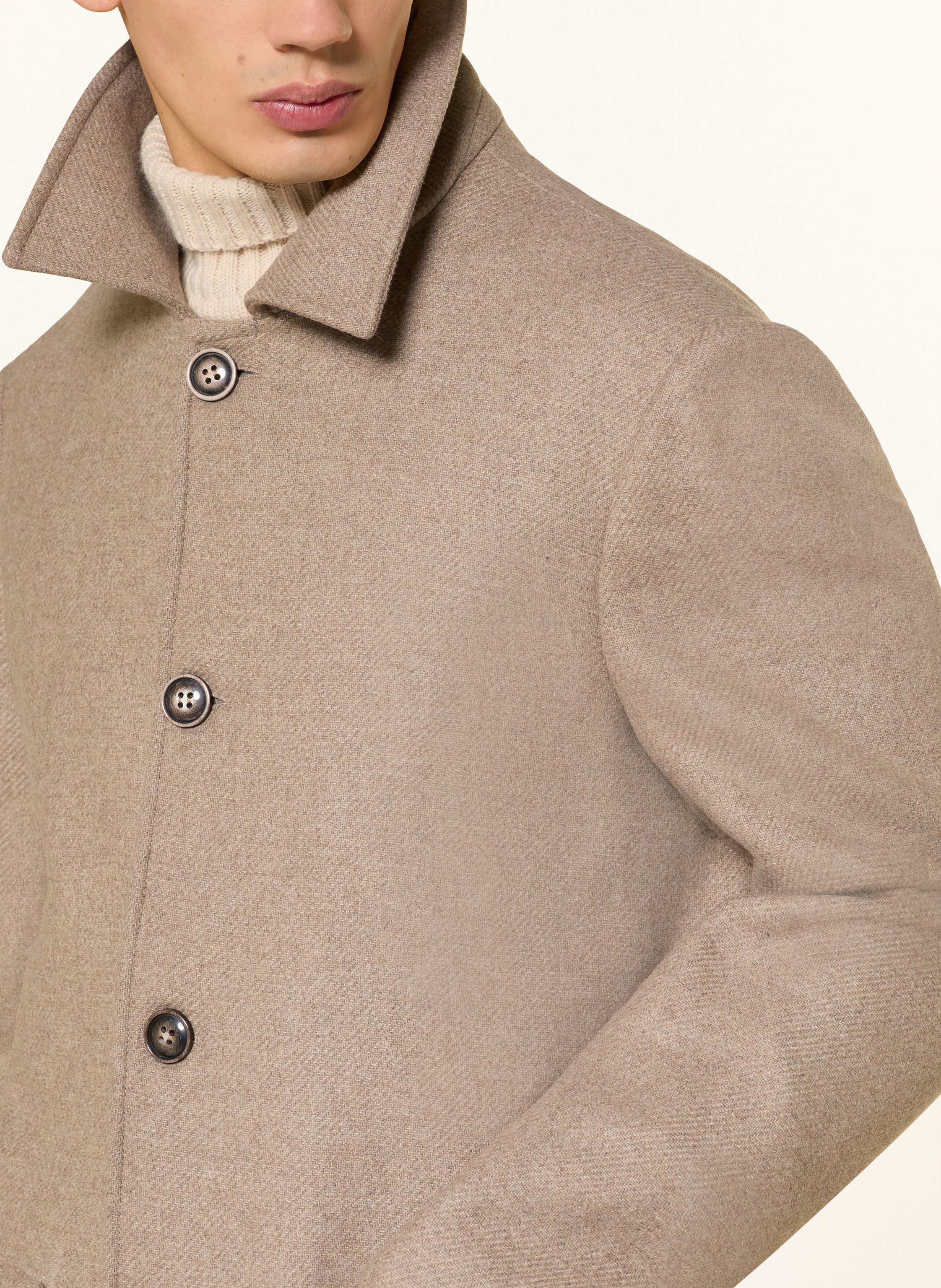 Thumbnail - I'm Brian Mantel beige