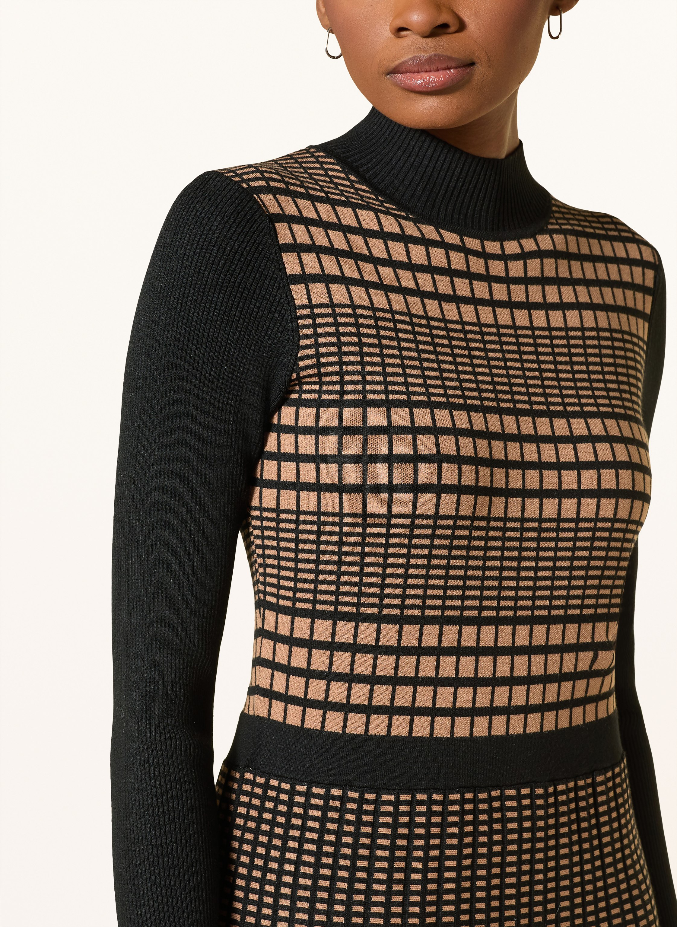 Thumbnail - Phase Eight Strickkleid Bethan Mit Plissees beige