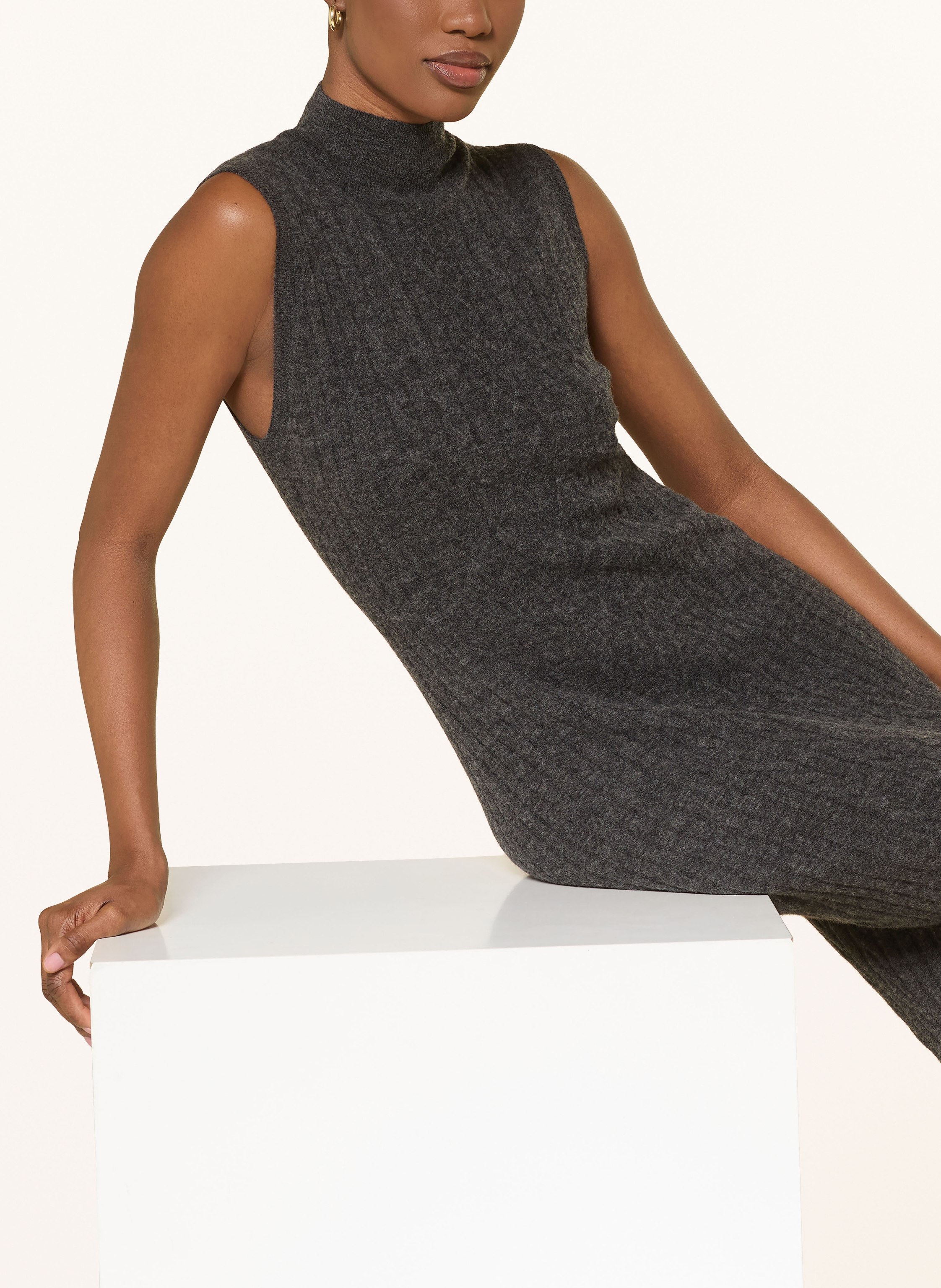 Thumbnail - Allsaints Set Sabine: Kleid Und Strickjacke grau