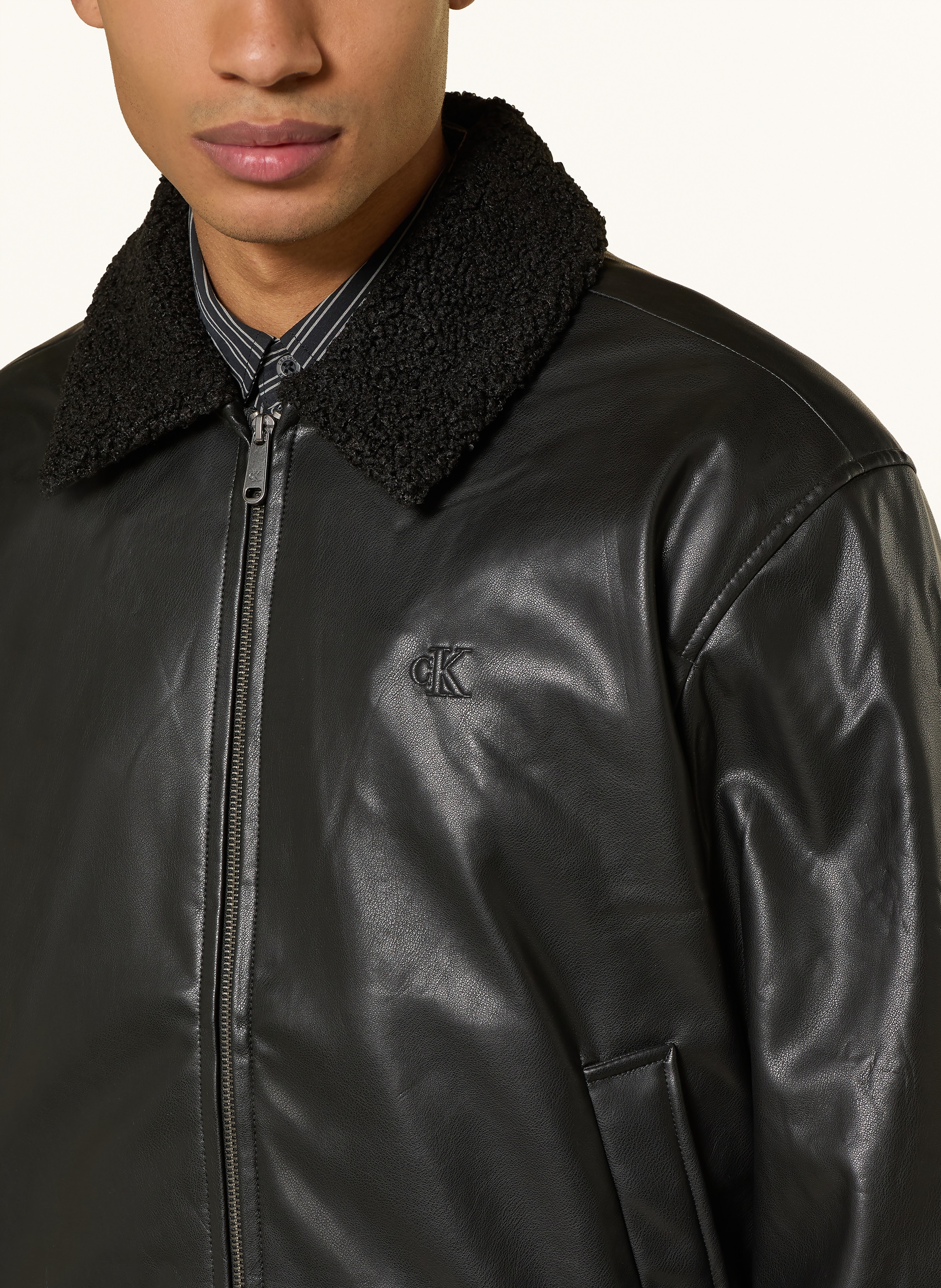 Thumbnail - Calvin Klein Jeans Blouson In Lederoptik Mit Kunstfell schwarz