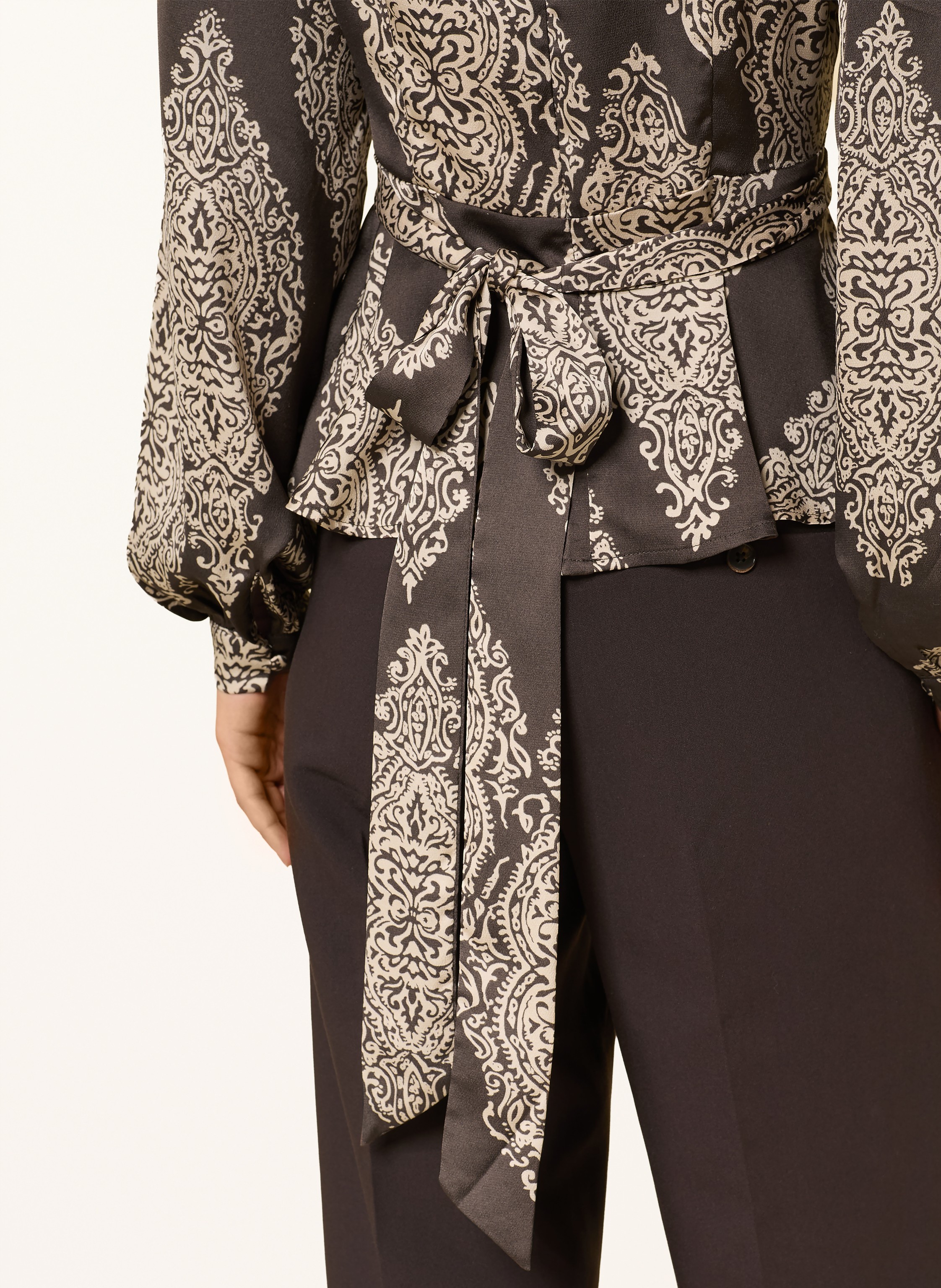 Thumbnail - Neo Noir Blusentop Rista In Wickeloptik Aus Satin braun