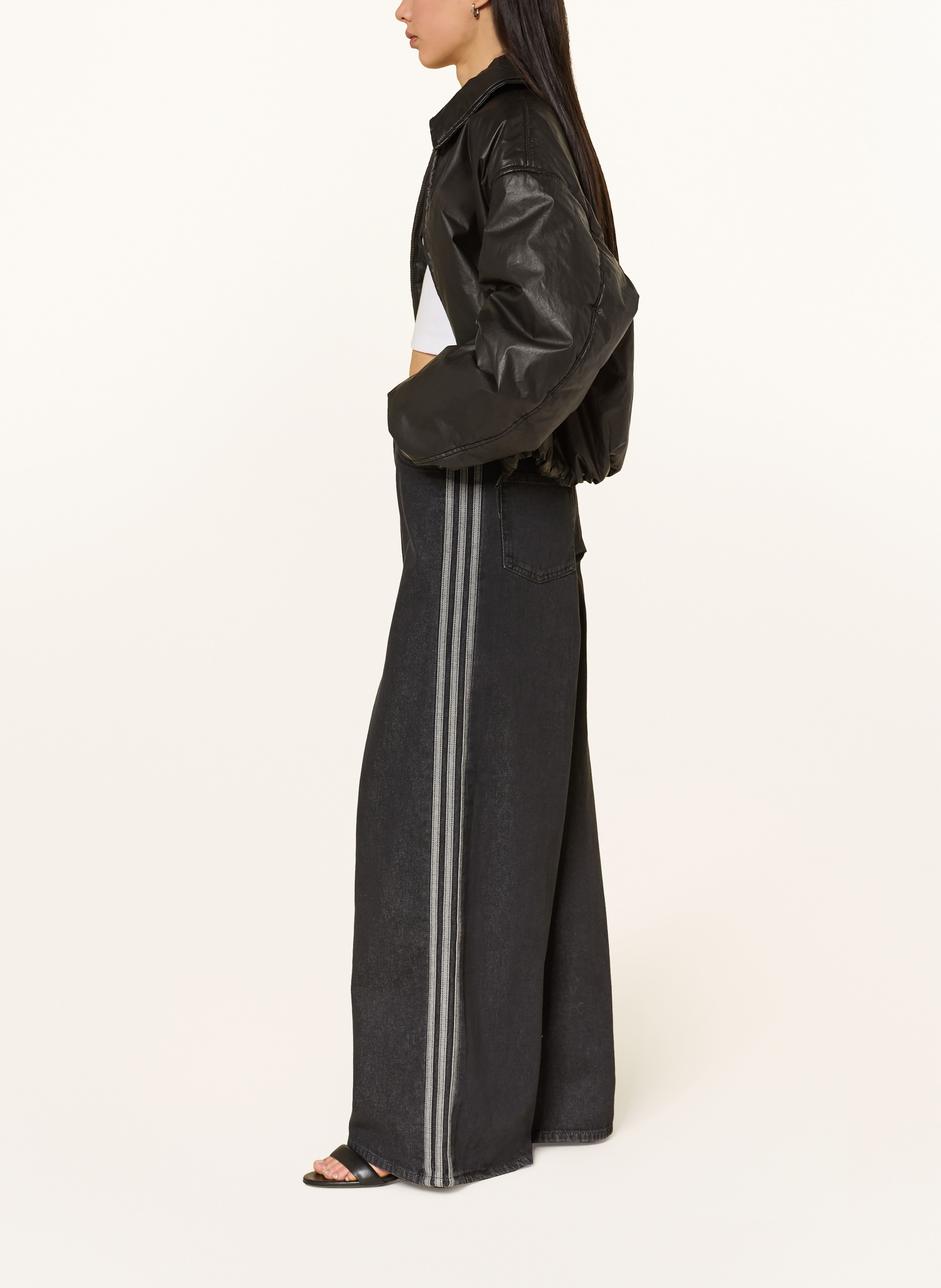 Thumbnail - Adidas Originals Wide Leg Jeans Firebird Mit Galonstreifen schwarz