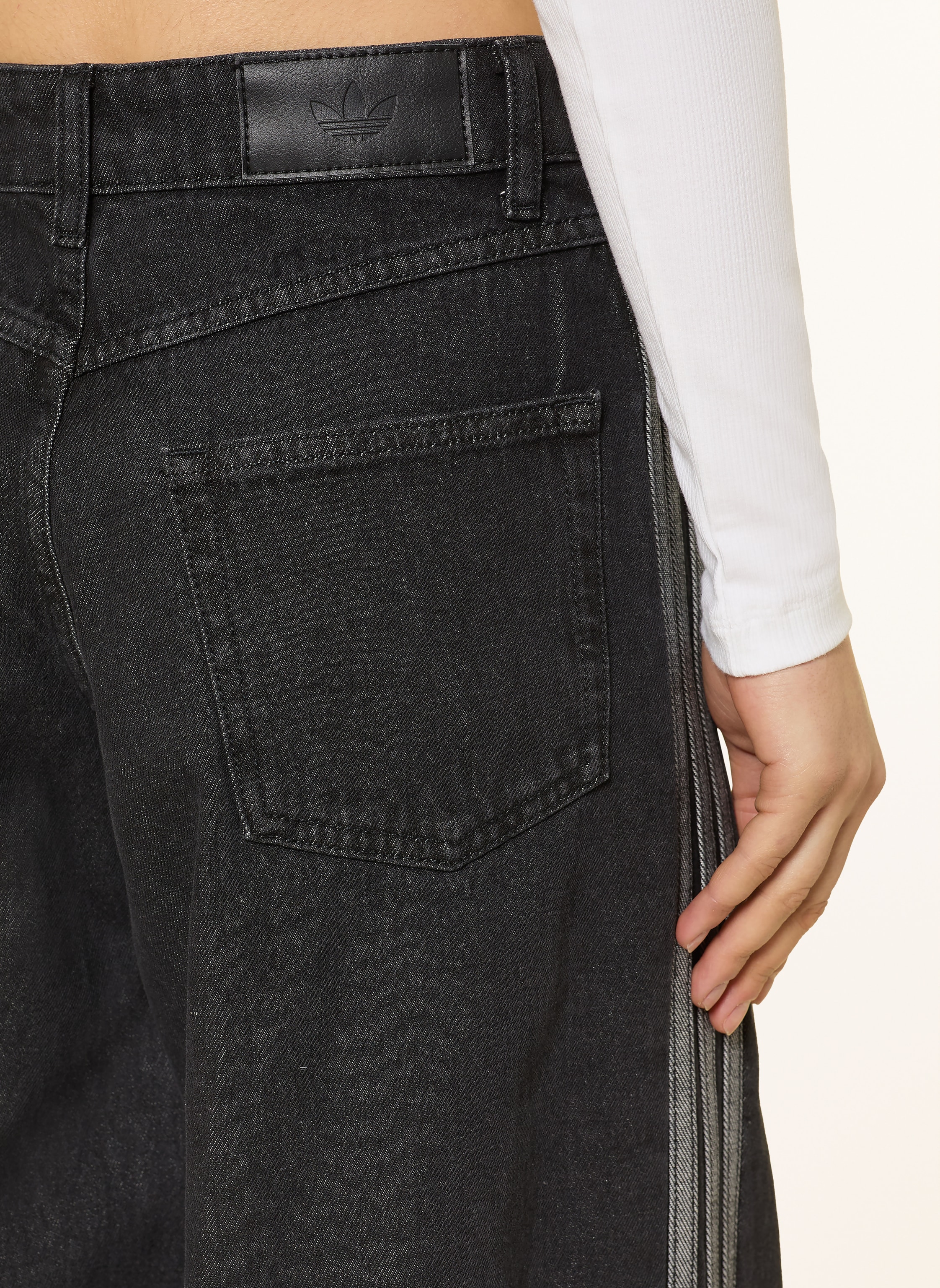 Thumbnail - Adidas Originals Wide Leg Jeans Firebird Mit Galonstreifen schwarz