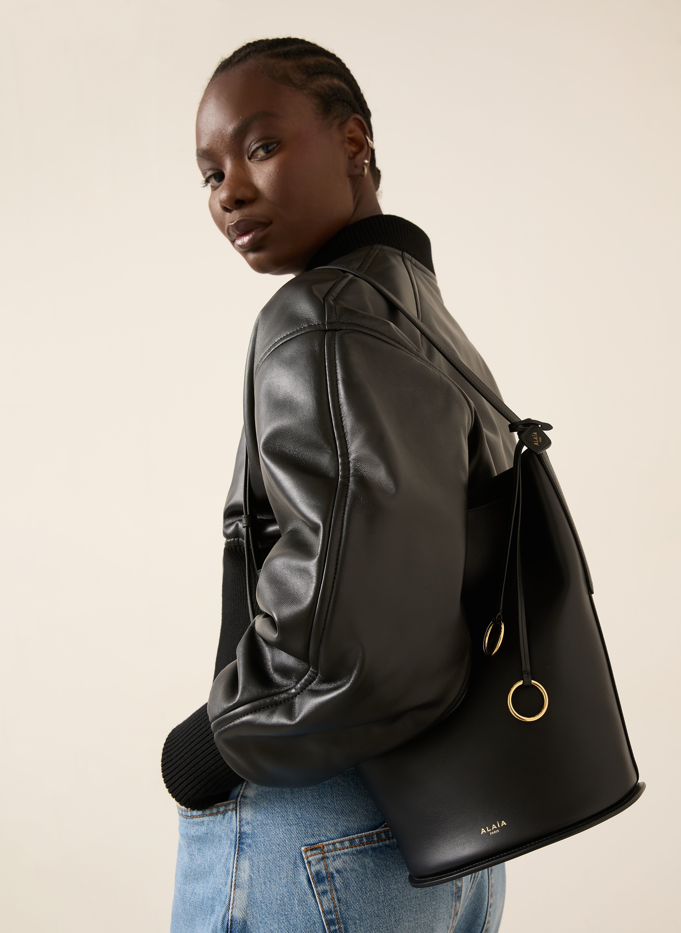 Thumbnail - Alaïa Schultertasche schwarz